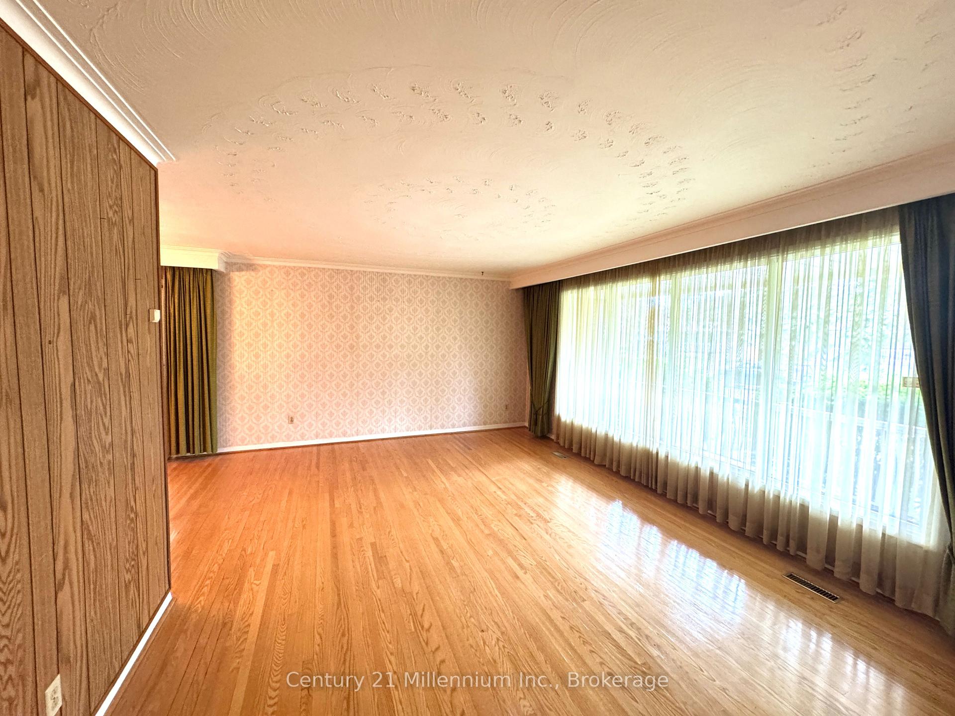Photo 12 of 353 Chantenay Drive, Mississauga, Cooksville — HOMEH
