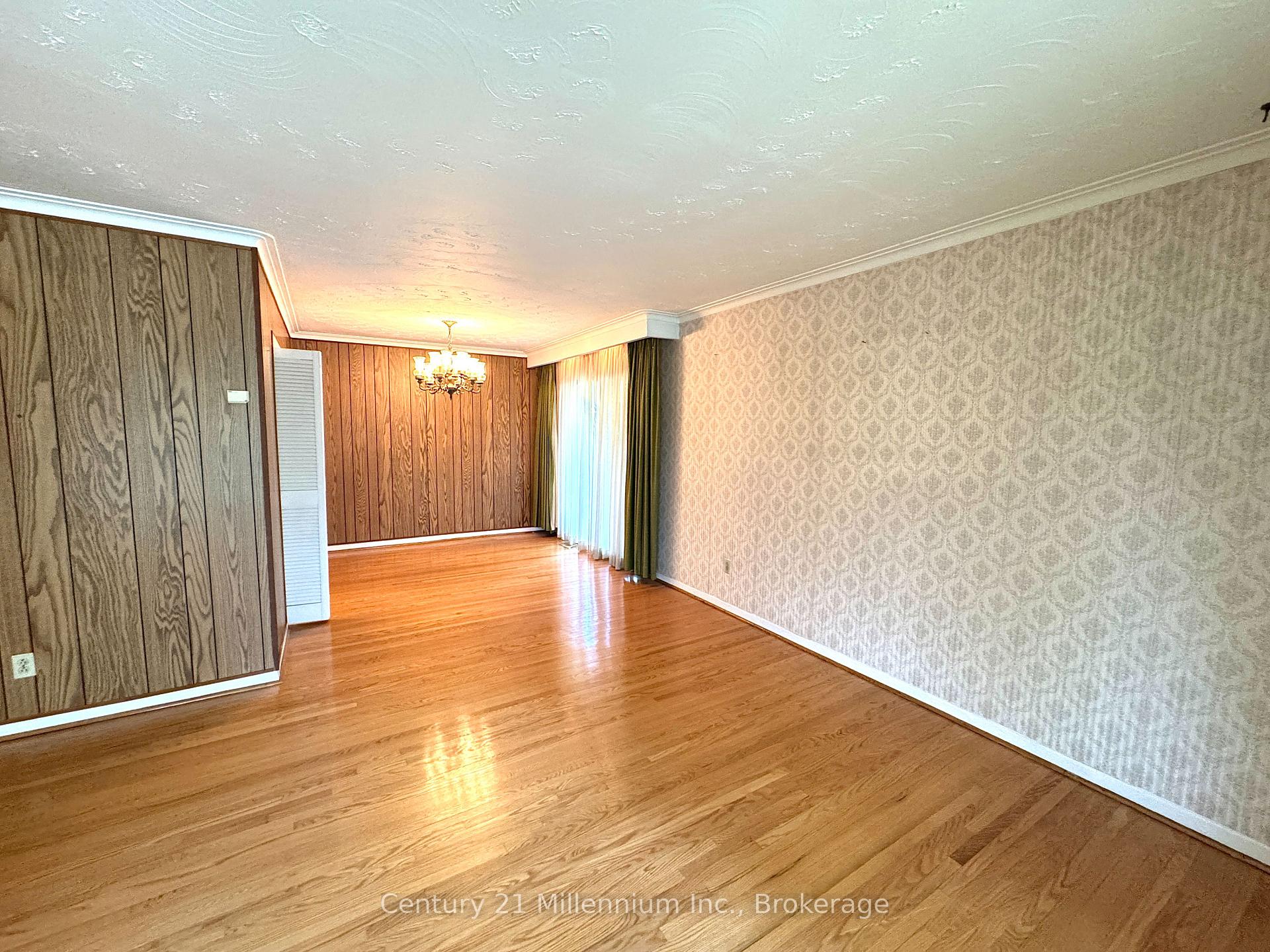 Photo 13 of 353 Chantenay Drive, Mississauga, Cooksville — HOMEH