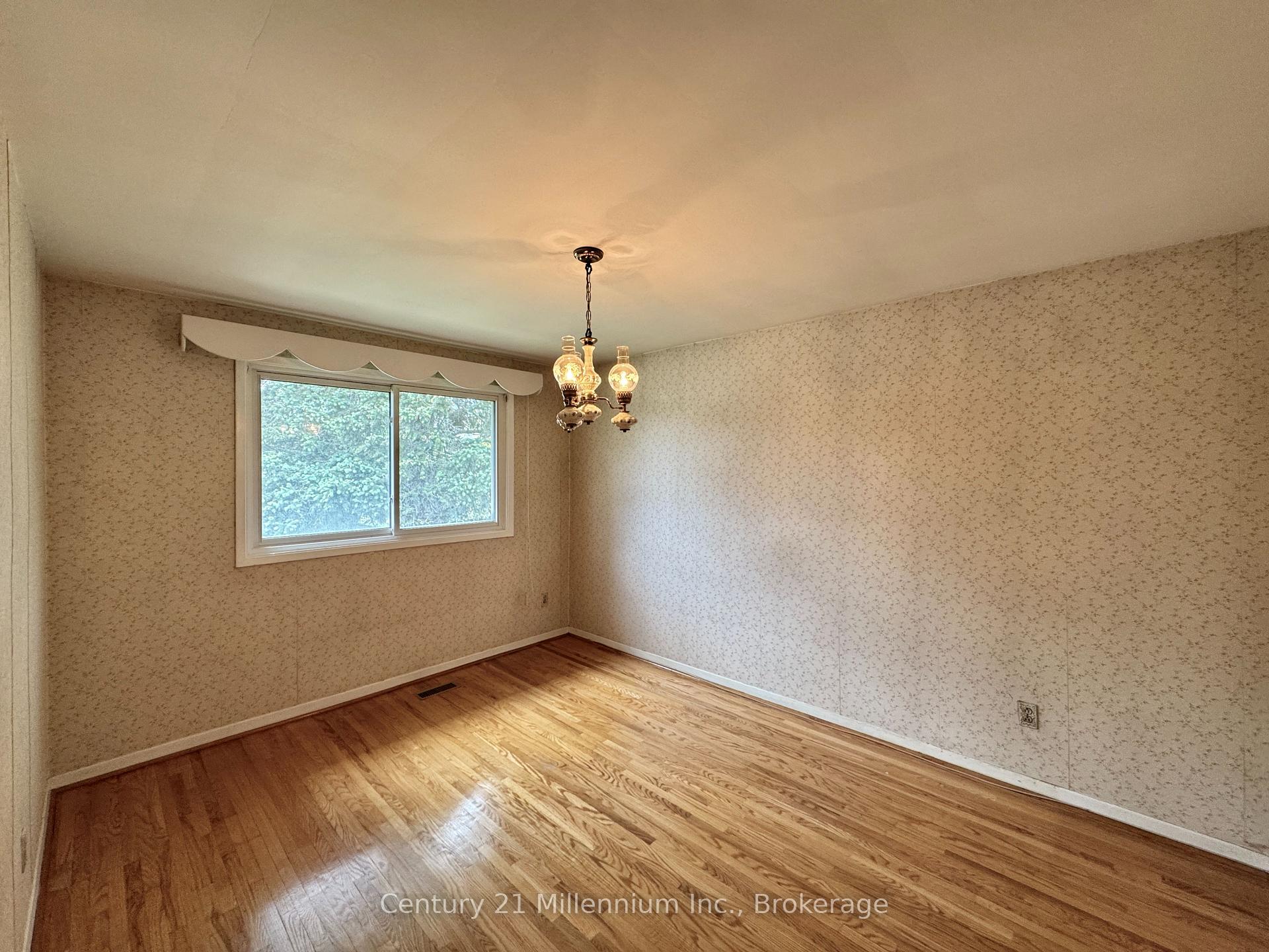 Photo 23 of 353 Chantenay Drive, Mississauga, Cooksville — HOMEH