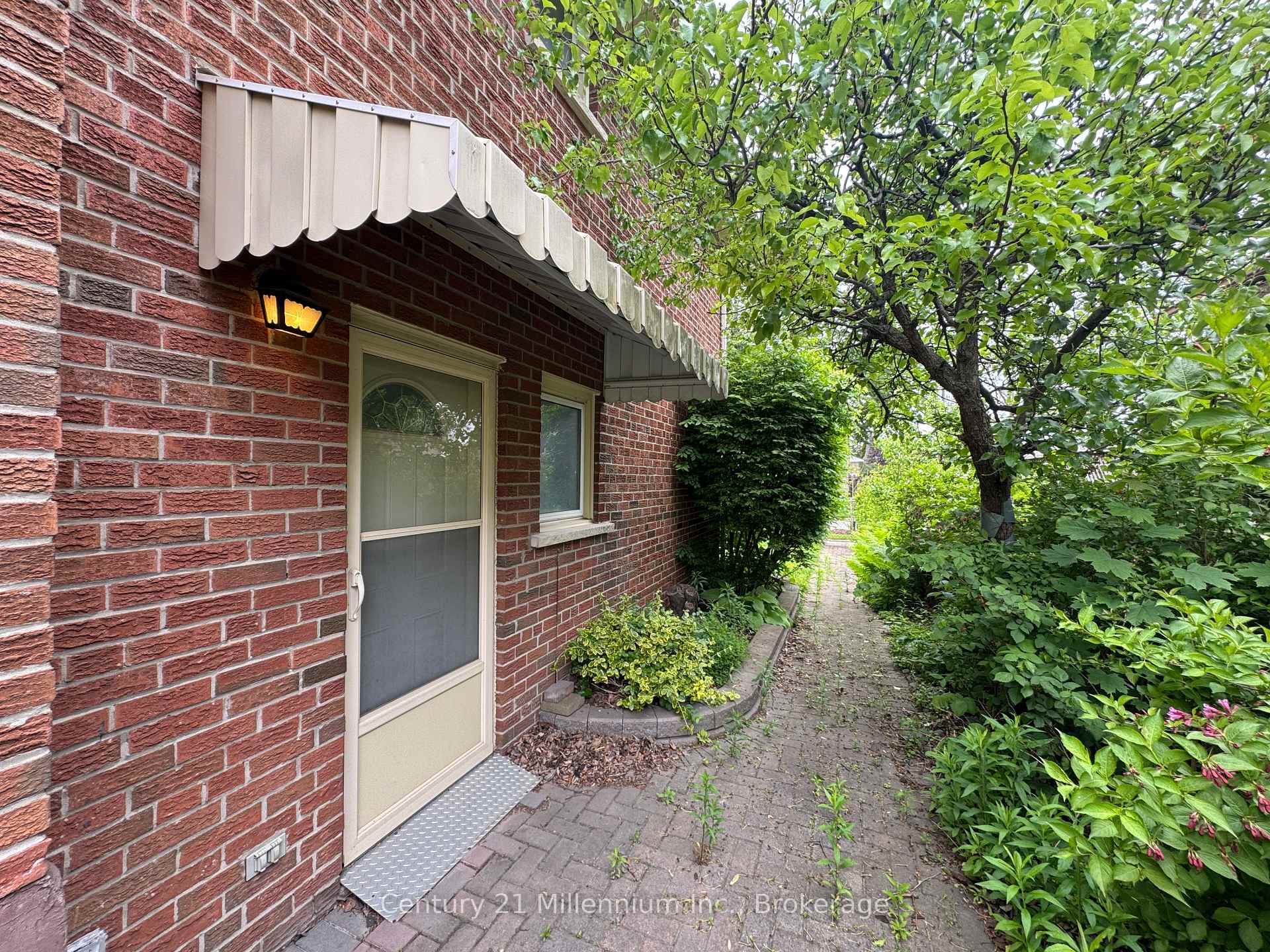 Photo 29 of 353 Chantenay Drive, Mississauga, Cooksville — HOMEH