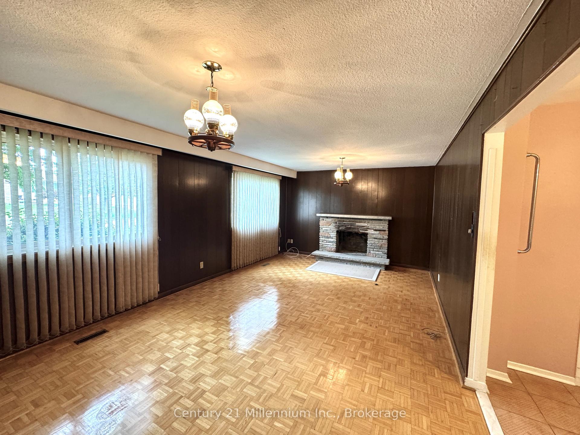 Photo 33 of 353 Chantenay Drive, Mississauga, Cooksville — HOMEH