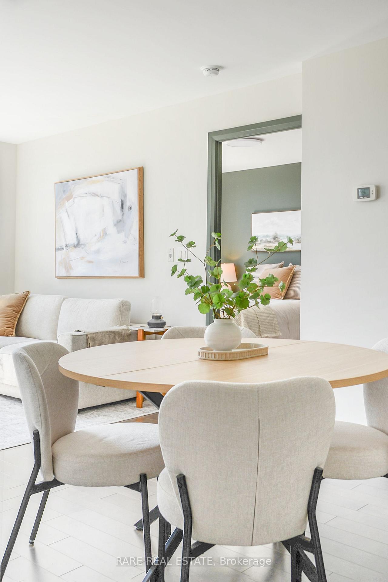 Photo 3 of Unit 217, 18 Uptown Drive, Markham, Unionville — HOMEH