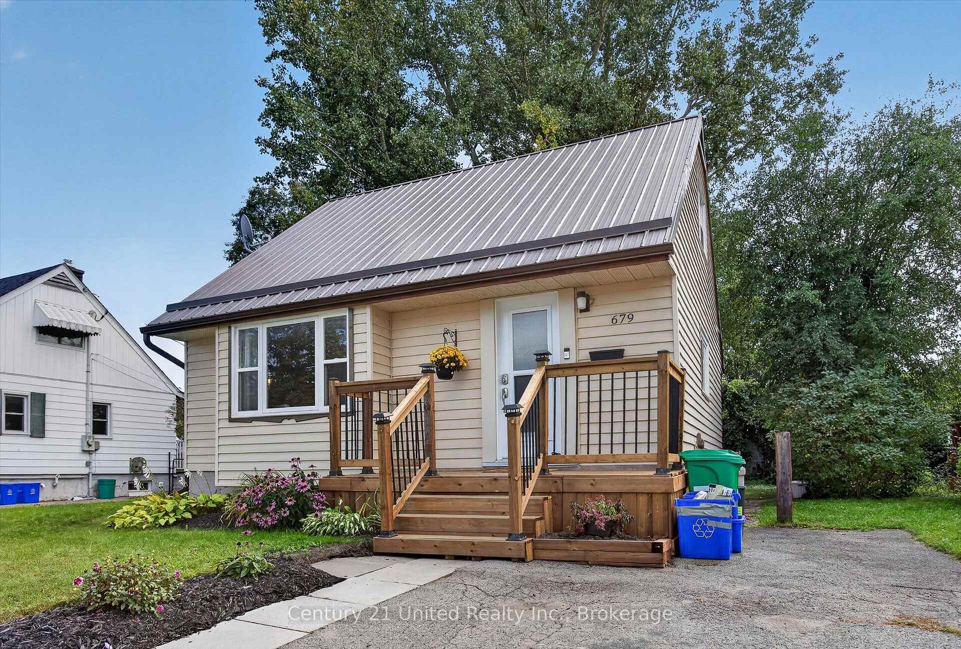 Photo 2 of 679 Hawley Street, Peterborough, Otonabee Ward 1 — HOMEH