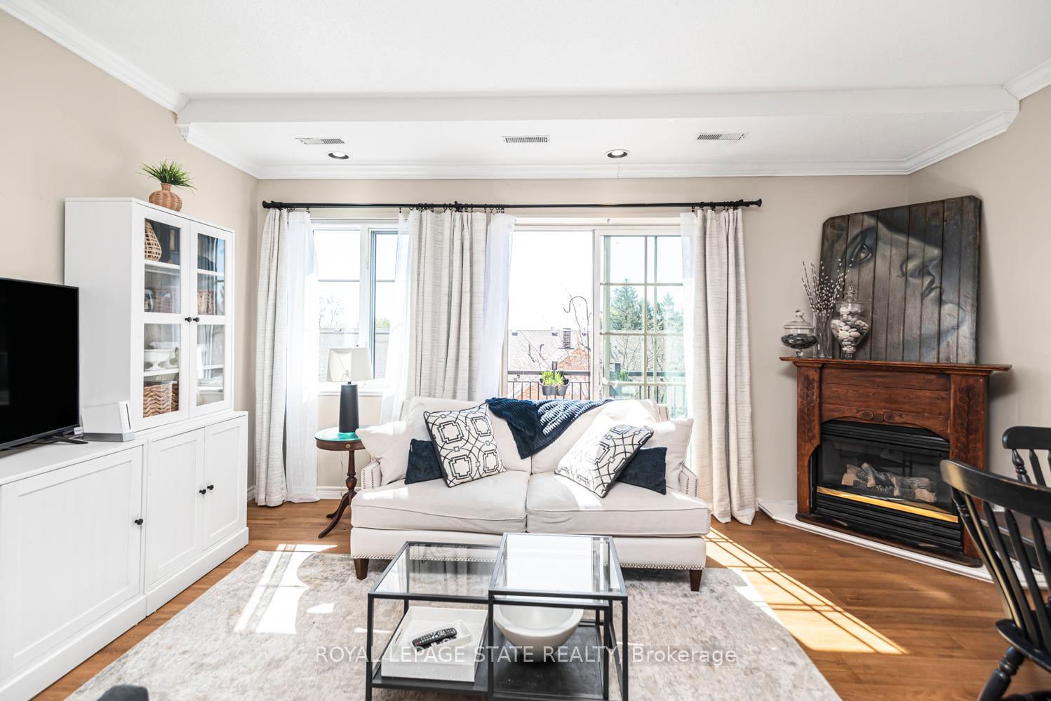Photo of Unit 311, 262 Dundas Street E