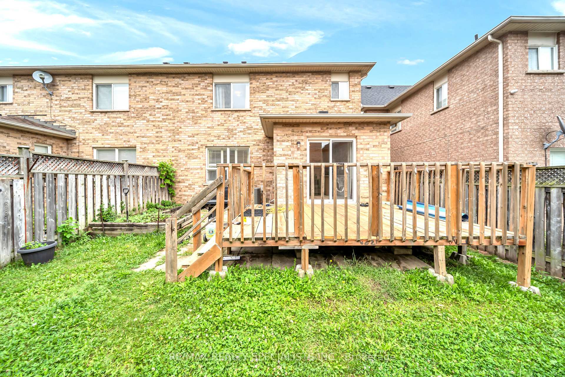 Photo 13 of 6 Topiary Lane, Brampton, Fletcher's Meadow — HOMEH