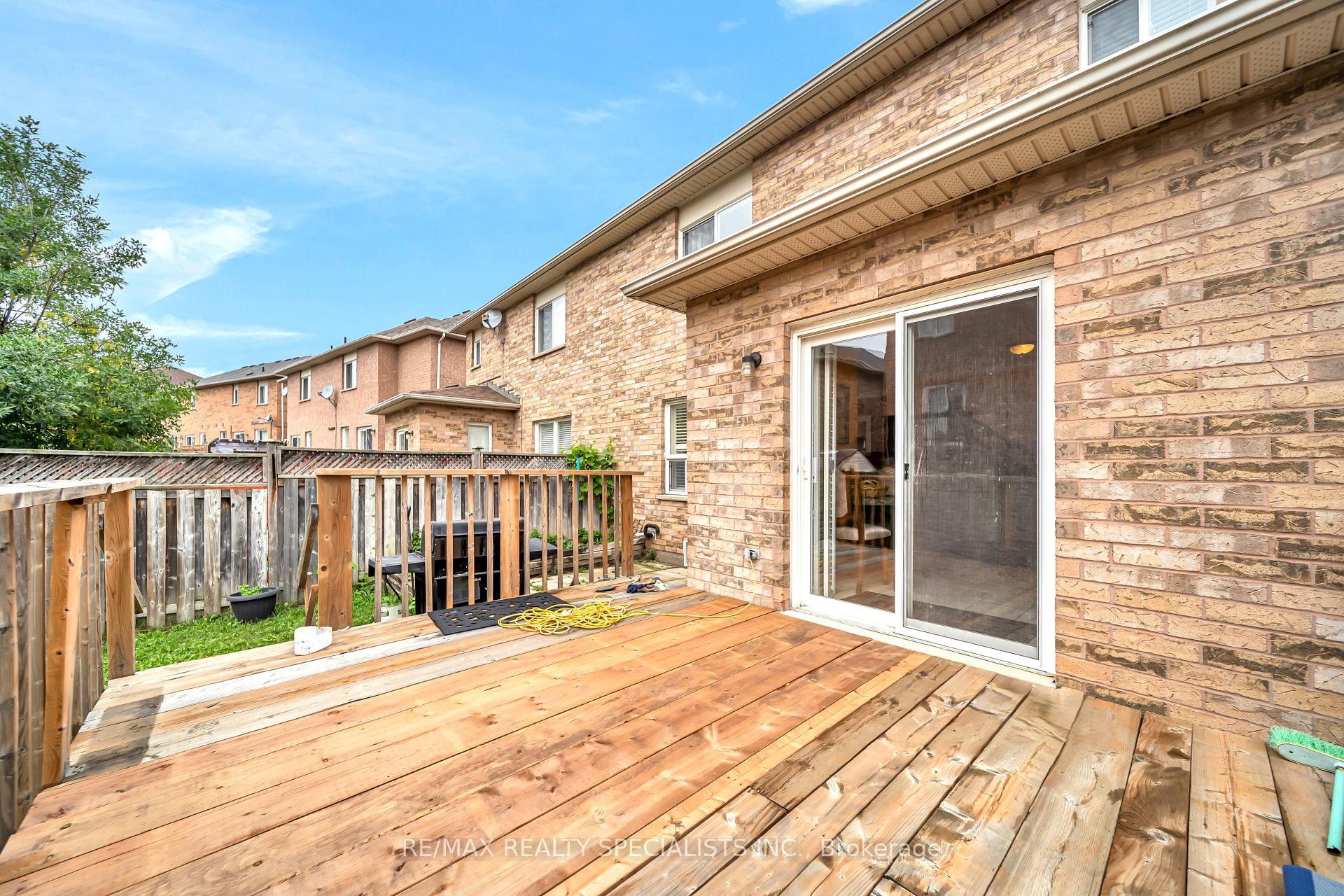 Photo 14 of 6 Topiary Lane, Brampton, Fletcher's Meadow — HOMEH