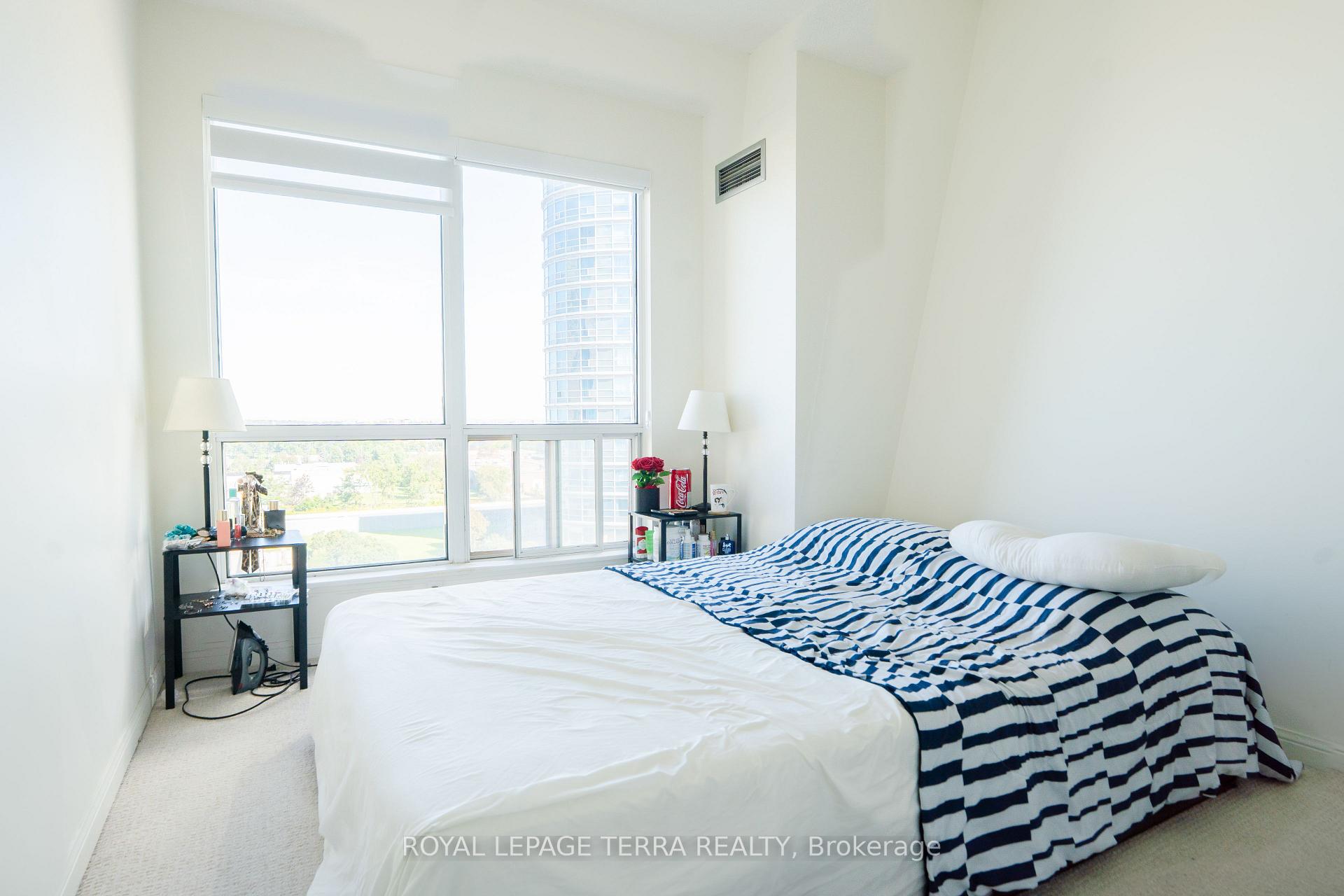 Photo 4 of Unit 915, 8 Lee Centre Drive, Scarborough, Woburn — HOMEH