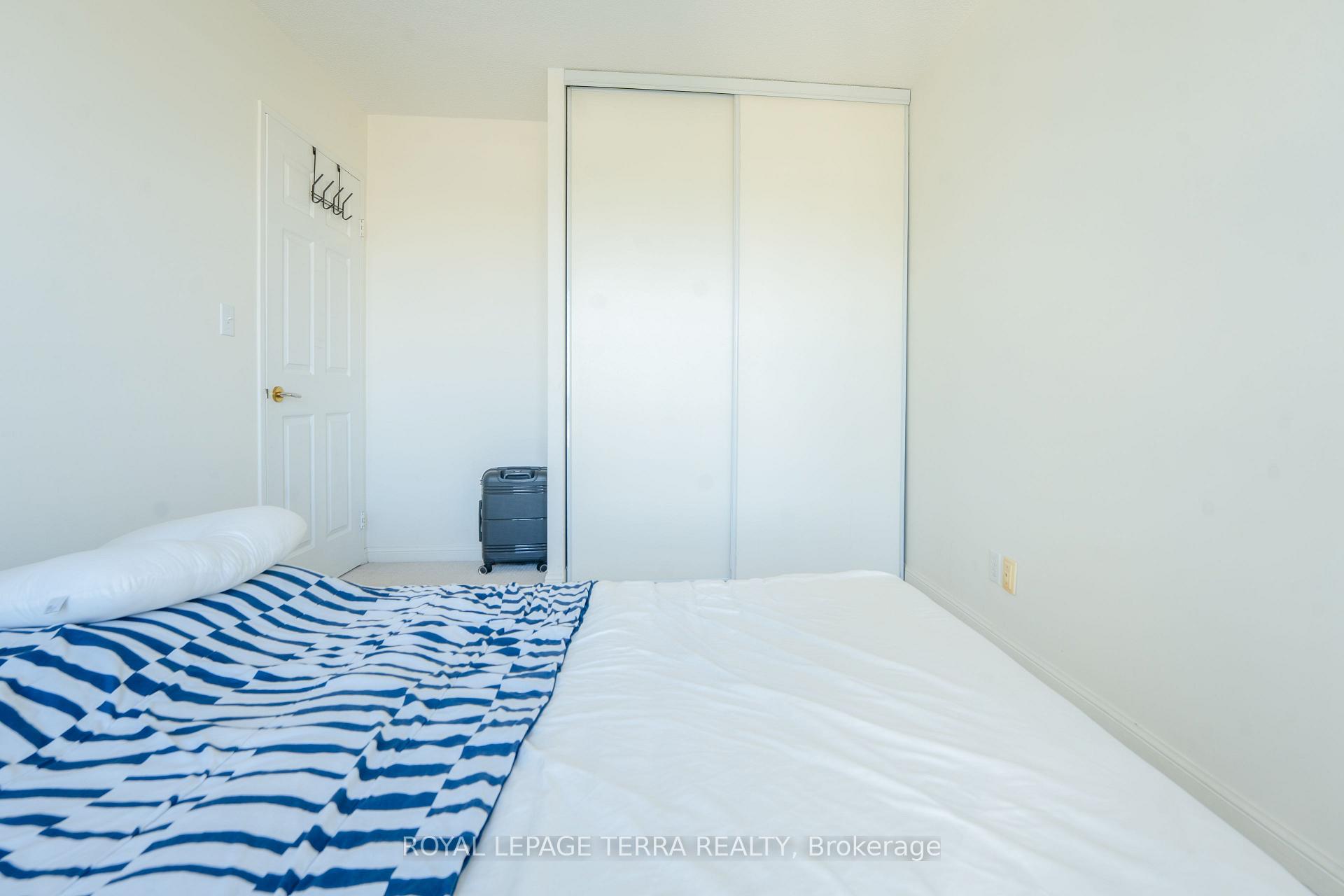 Photo 5 of Unit 915, 8 Lee Centre Drive, Scarborough, Woburn — HOMEH