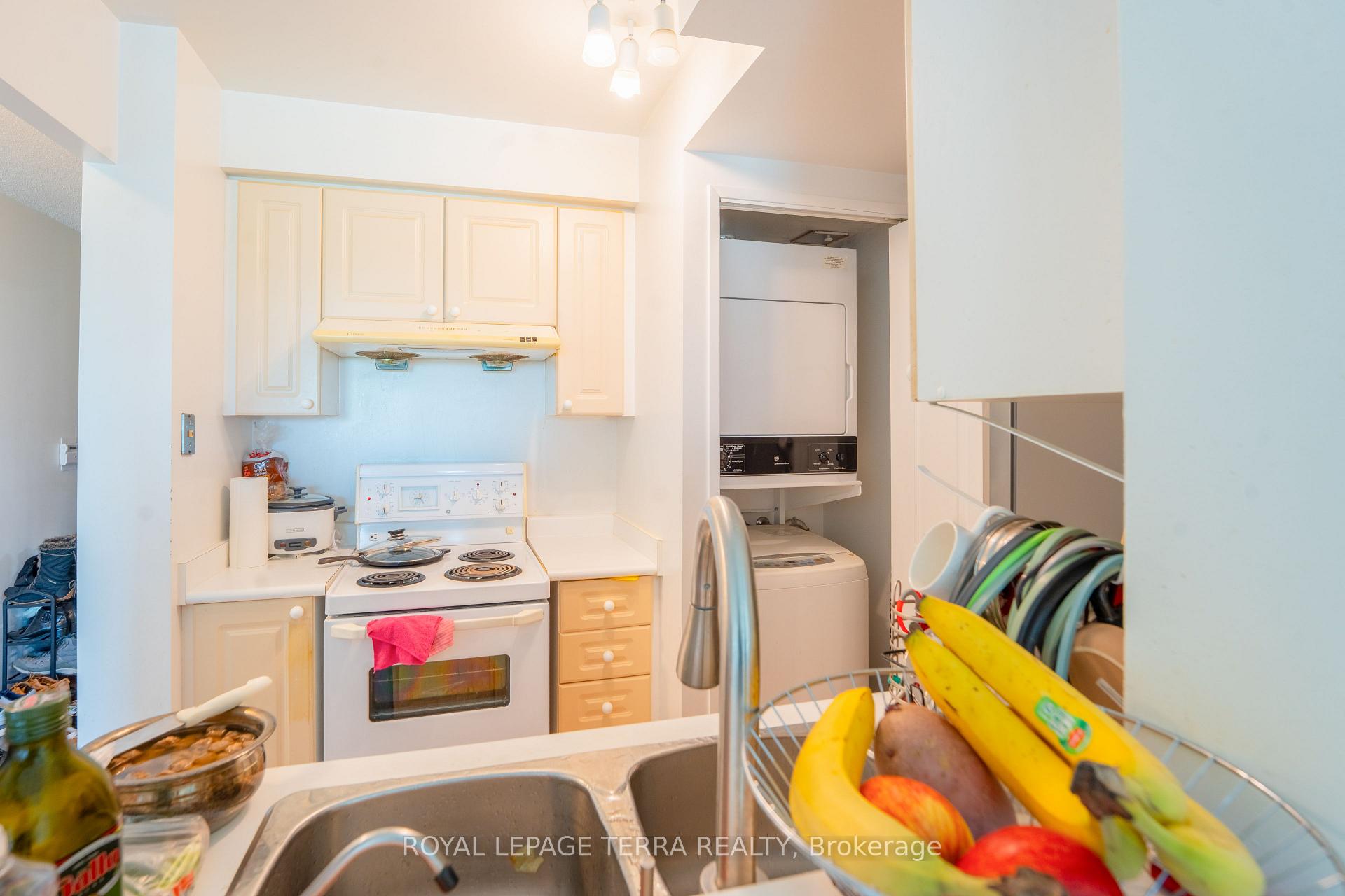 Photo 9 of Unit 915, 8 Lee Centre Drive, Scarborough, Woburn — HOMEH