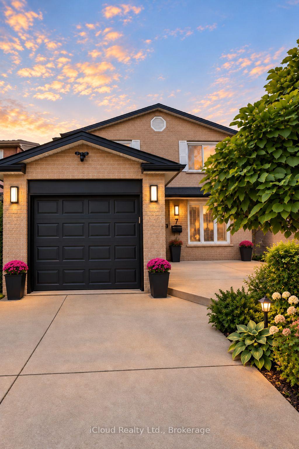 Photo 1 of 7 Drakes Drive, Hamilton, Lakeshore — HOMEH