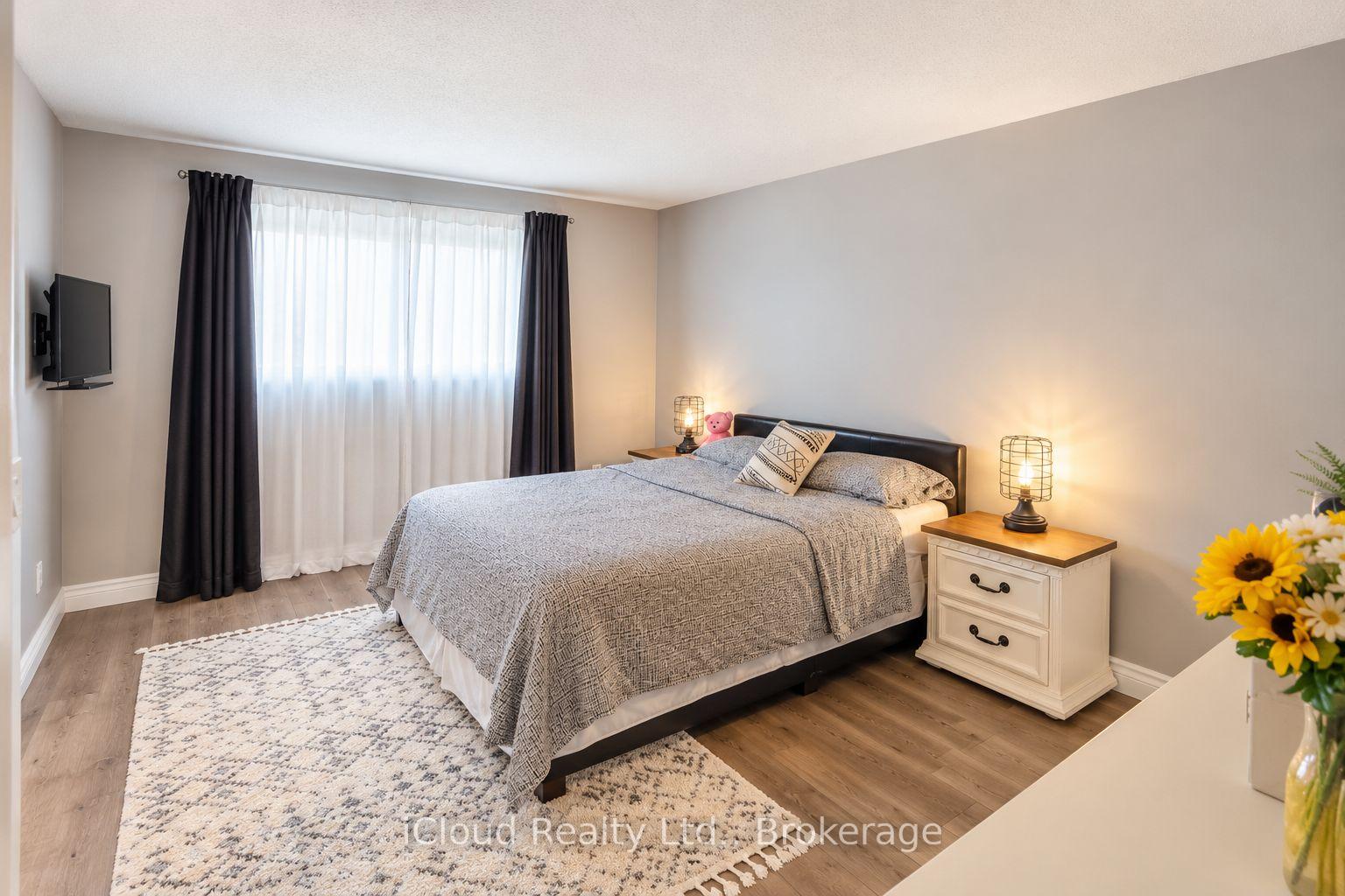 Photo 11 of 7 Drakes Drive, Hamilton, Lakeshore — HOMEH