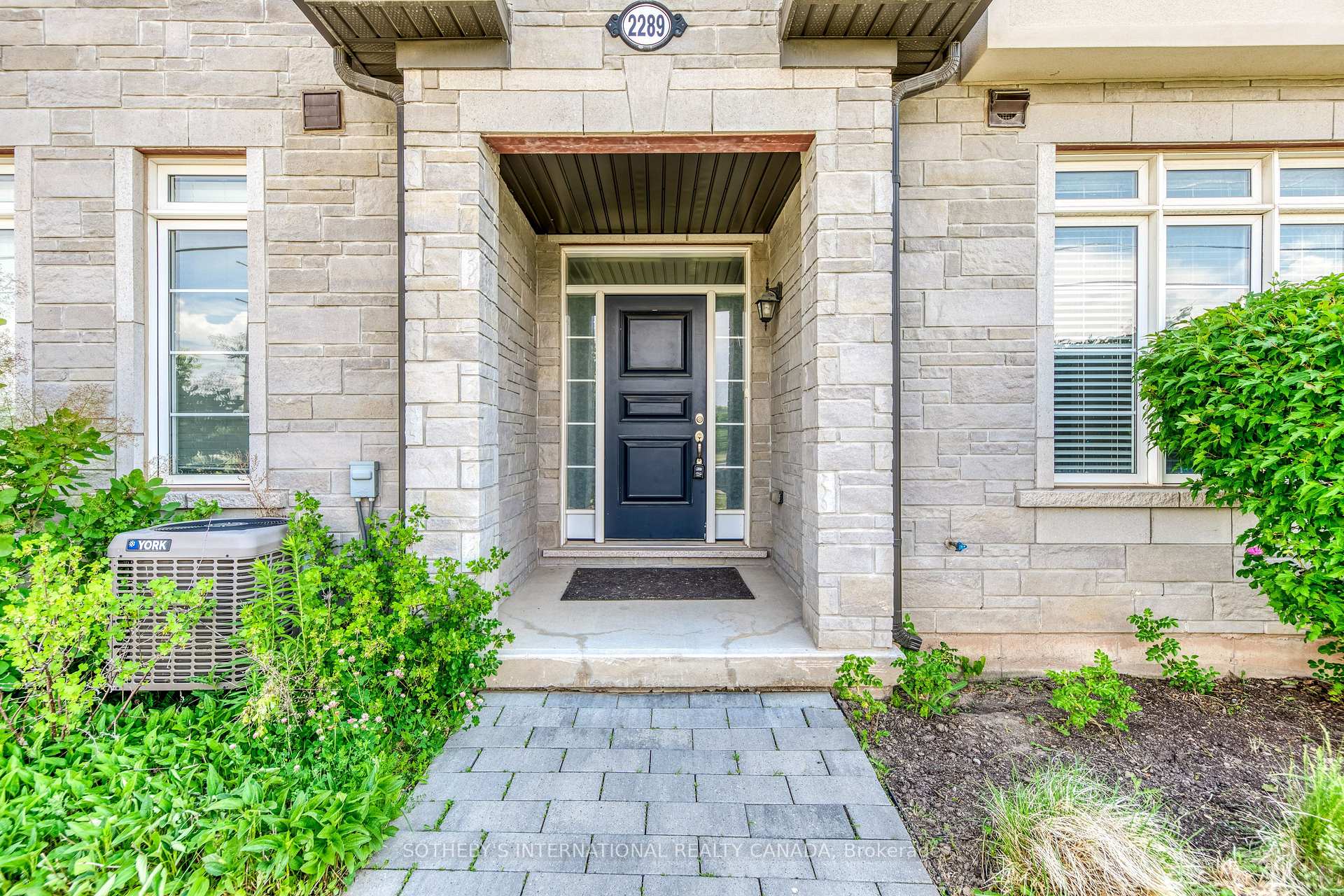 Photo 3 of 2289 Khalsa Gate, Oakville, Westmount — HOMEH