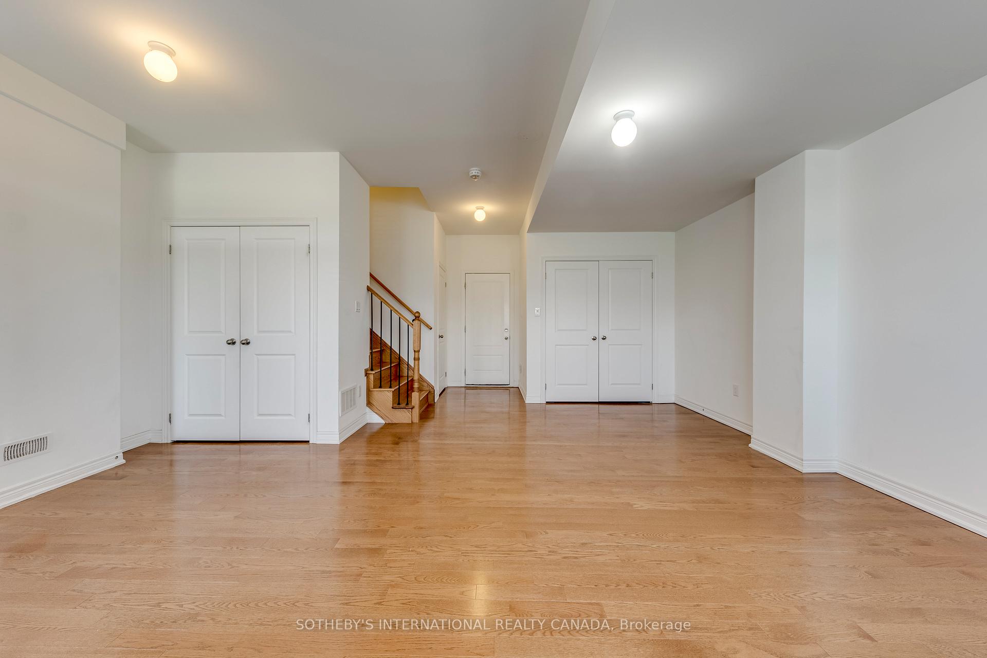 Photo 8 of 2289 Khalsa Gate, Oakville, Westmount — HOMEH
