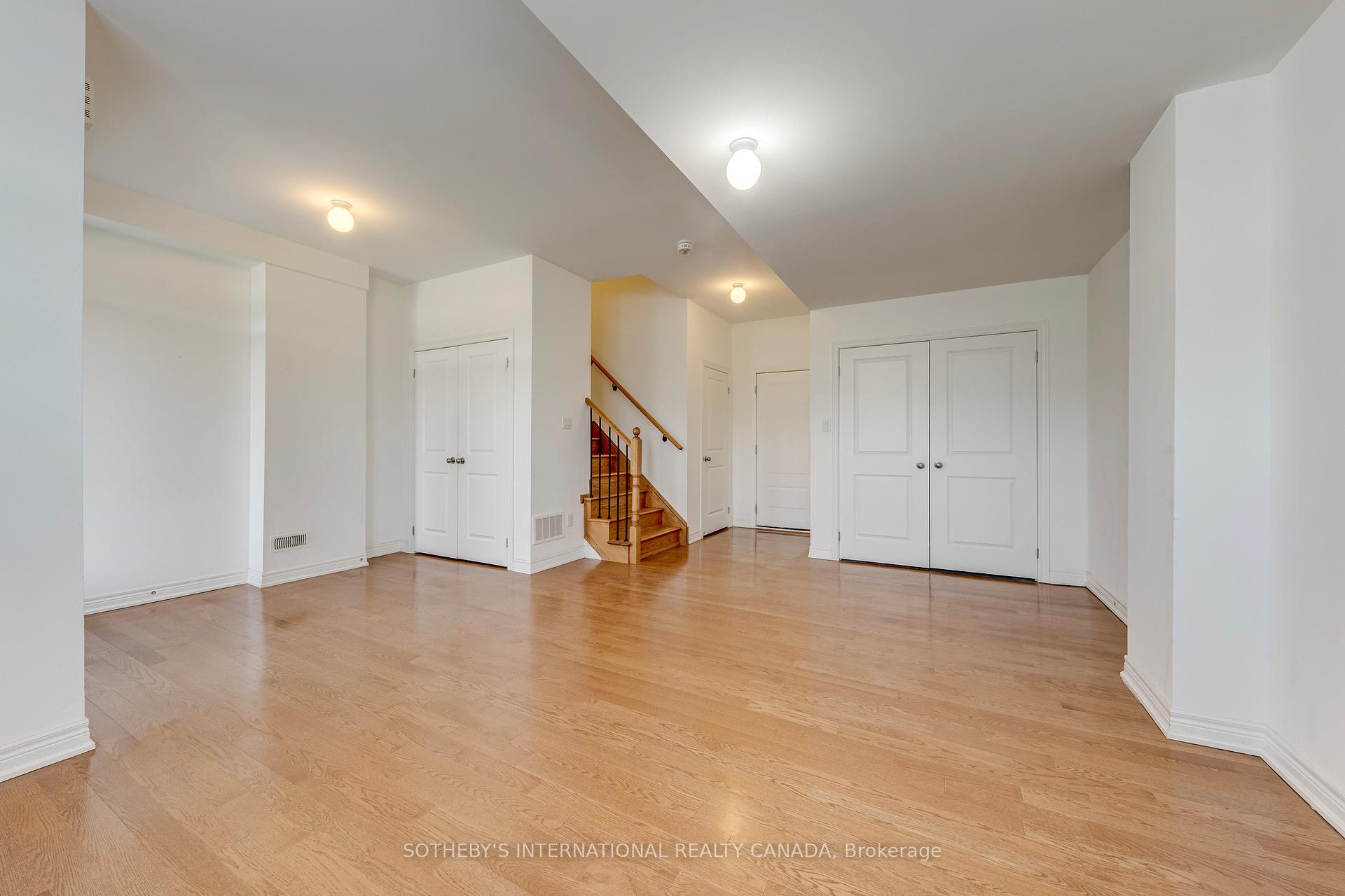 Photo 9 of 2289 Khalsa Gate, Oakville, Westmount — HOMEH
