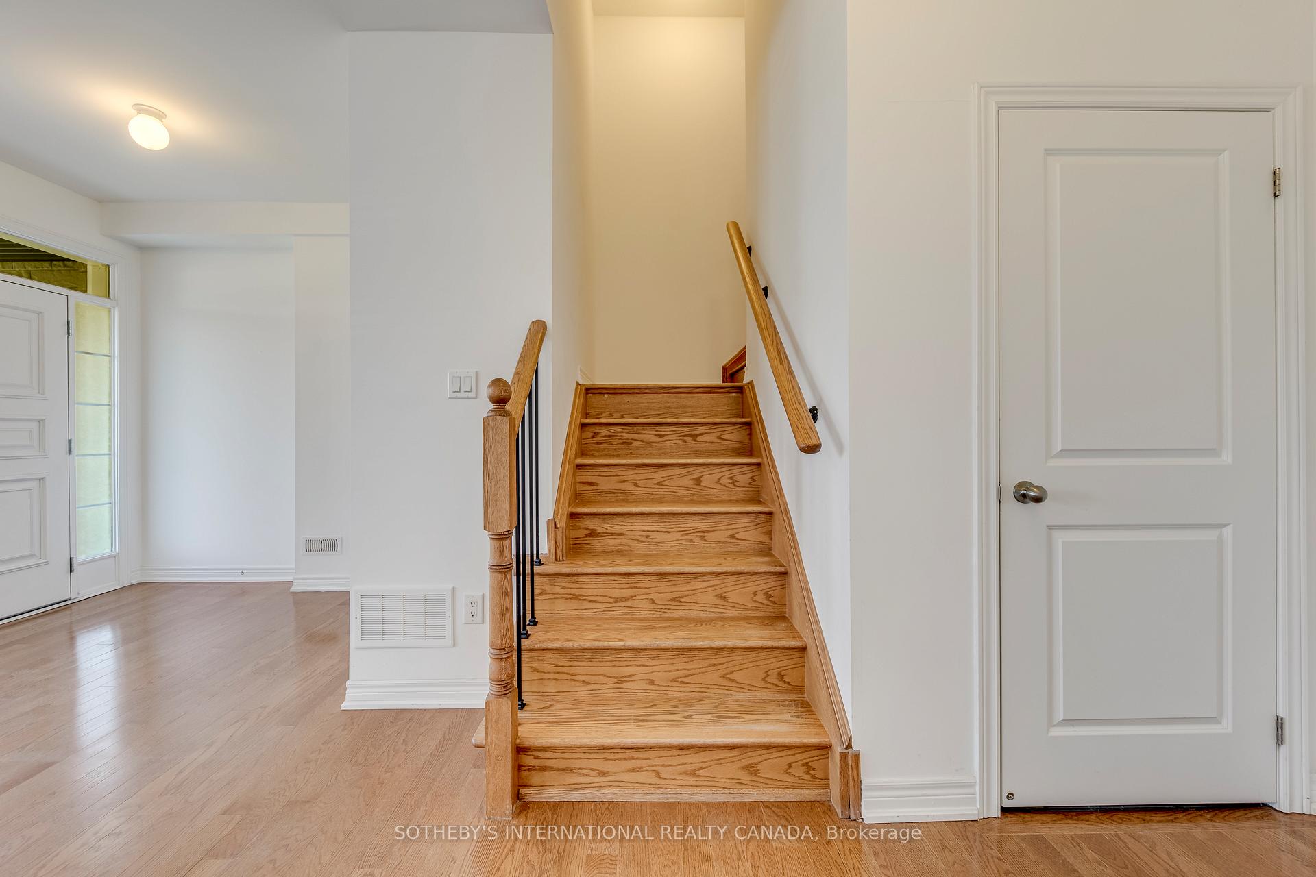 Photo 10 of 2289 Khalsa Gate, Oakville, Westmount — HOMEH