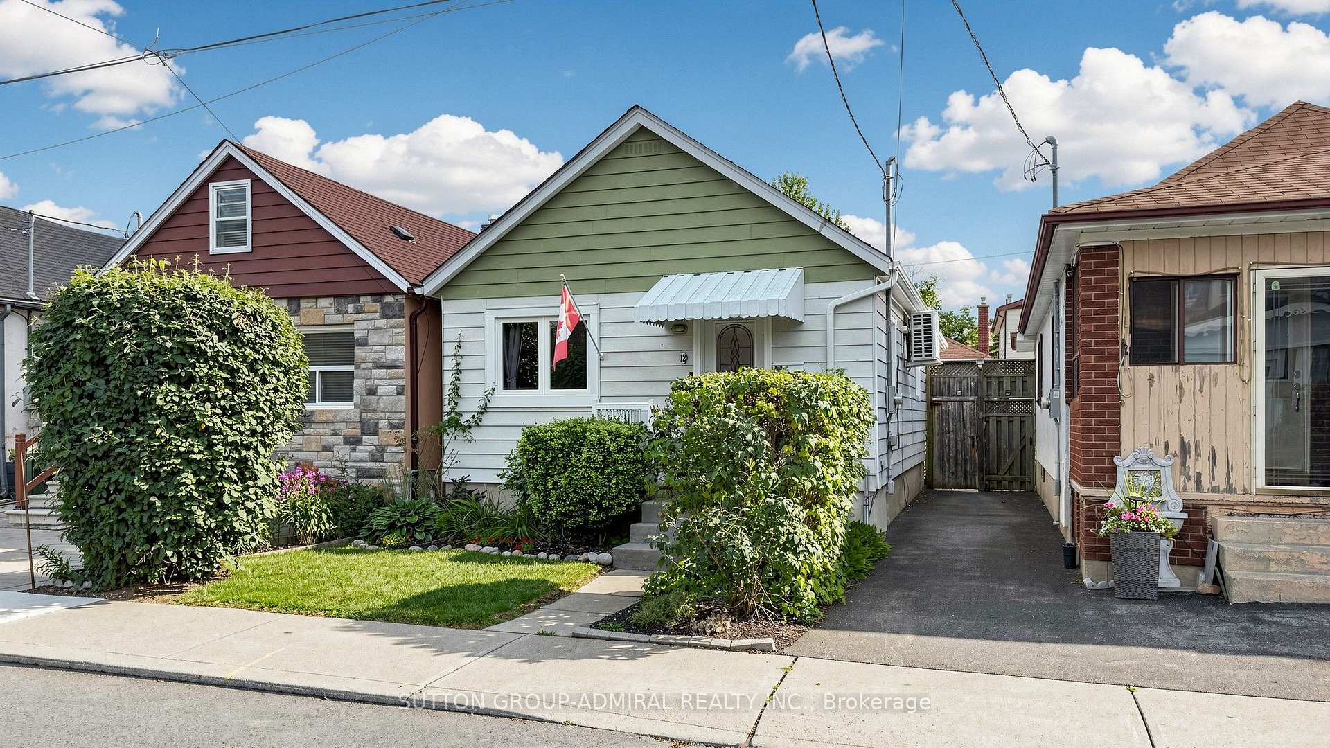 Photo 3 of 12 Laxis Avenue, North York, Mount Dennis — HOMEH