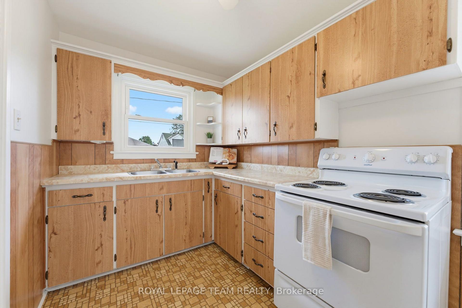 Photo 10 of 28 Catherine Street, Smiths Falls, Smiths Falls — HOMEH