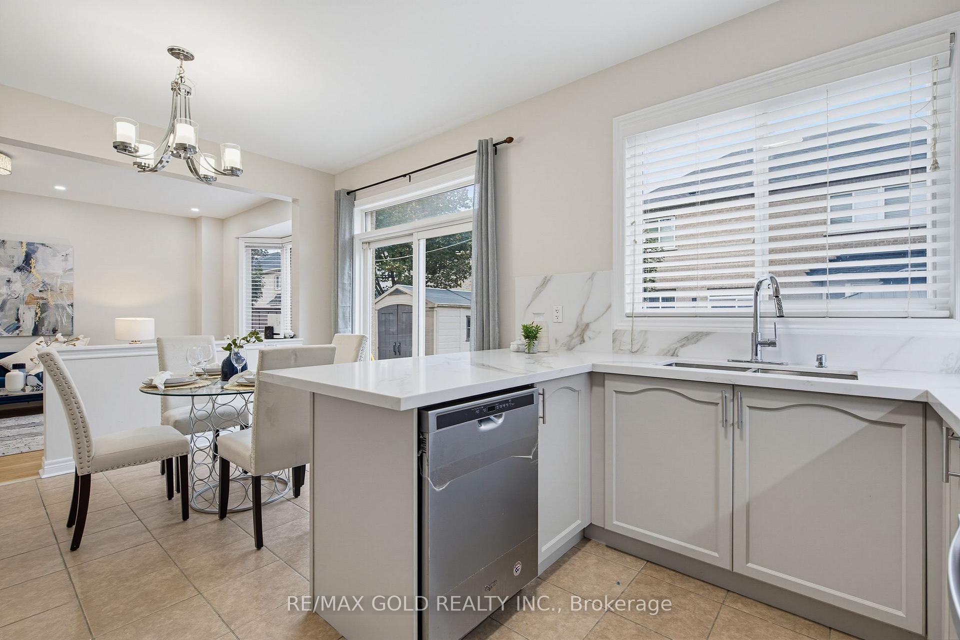 Photo 9 of 75 Watsonbrook Drive, Brampton, Sandringham-Wellington — HOMEH