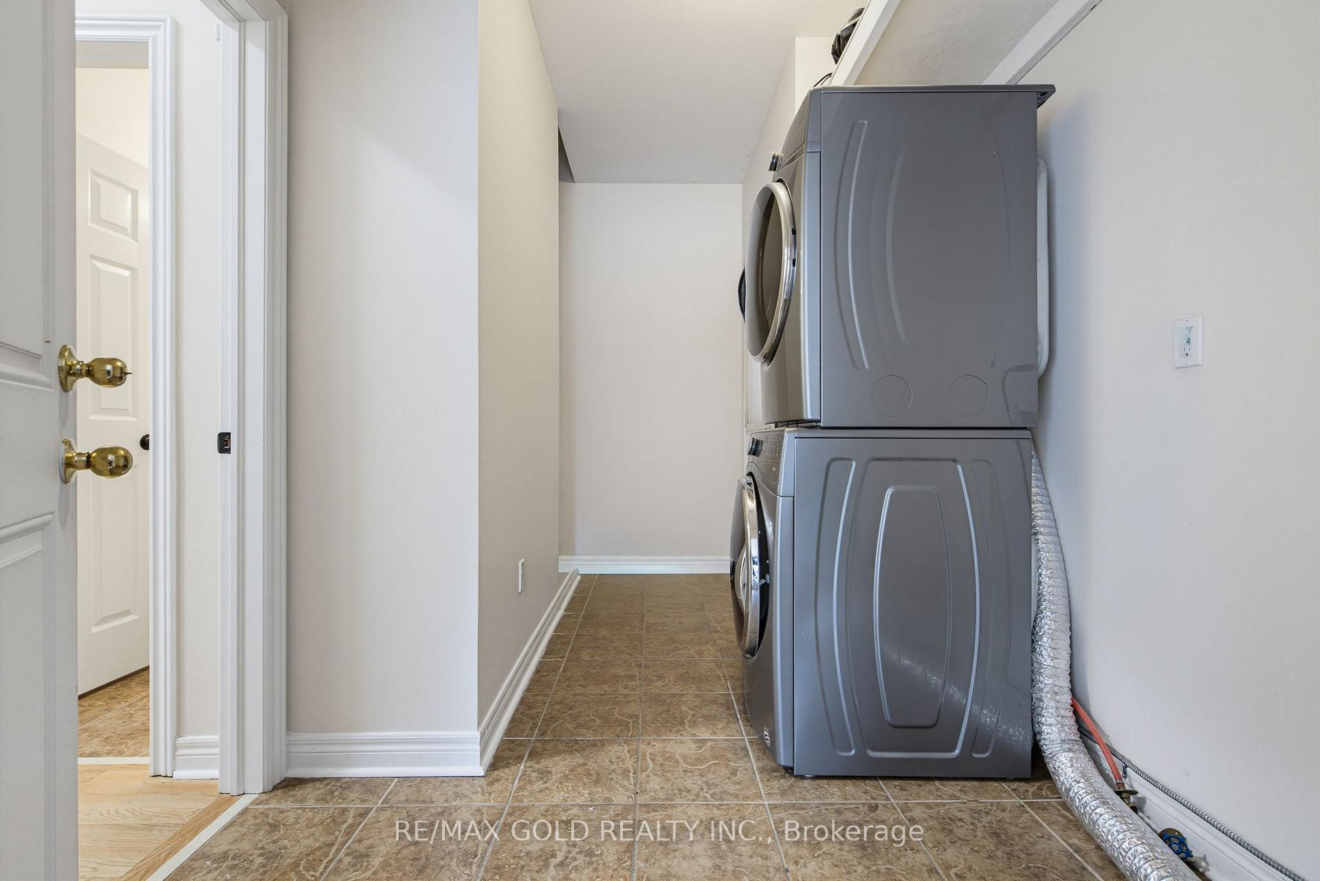 Photo 12 of 75 Watsonbrook Drive, Brampton, Sandringham-Wellington — HOMEH