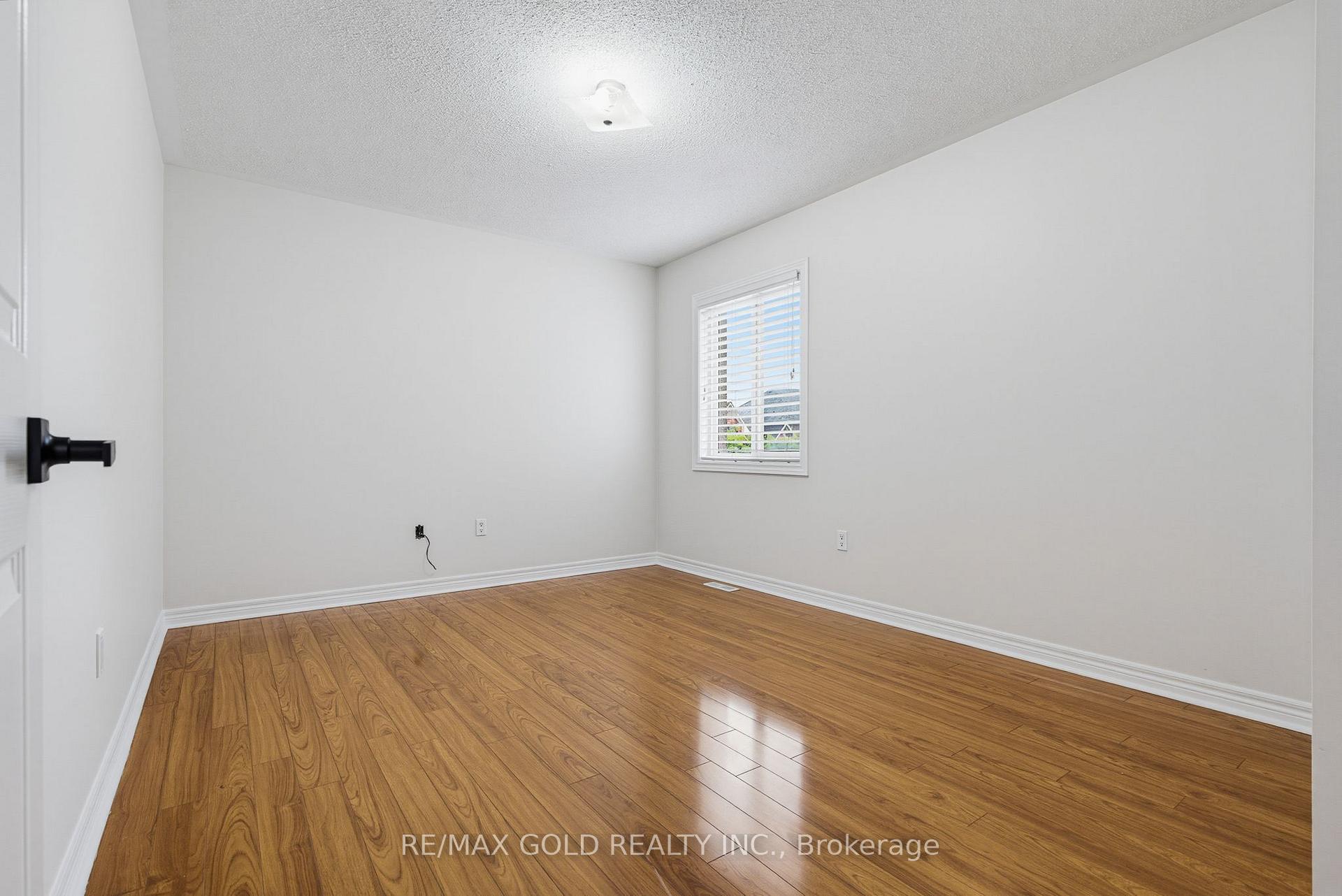 Photo 19 of 75 Watsonbrook Drive, Brampton, Sandringham-Wellington — HOMEH