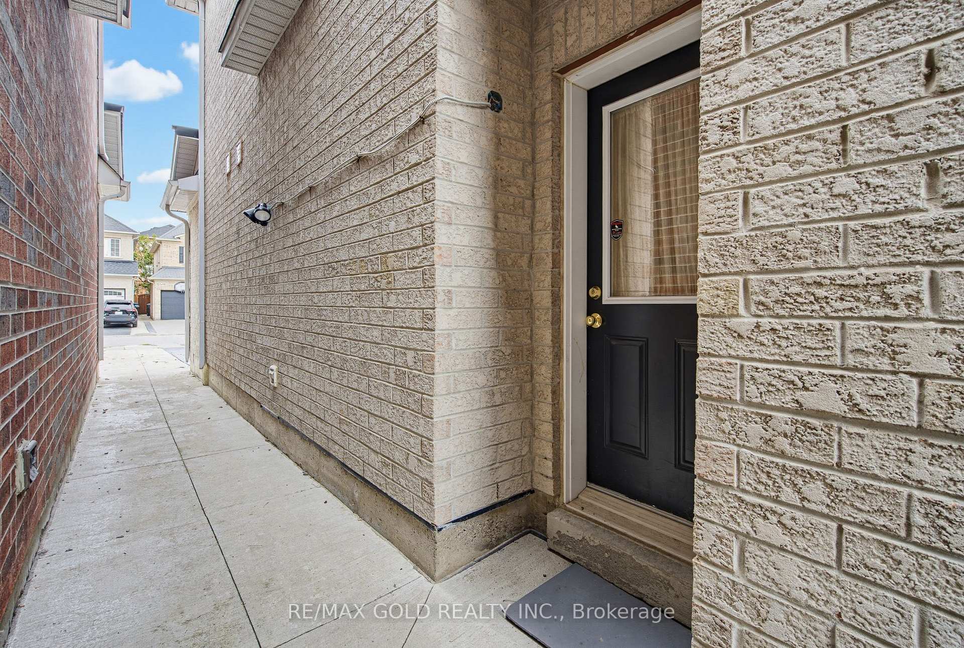 Photo 35 of 75 Watsonbrook Drive, Brampton, Sandringham-Wellington — HOMEH