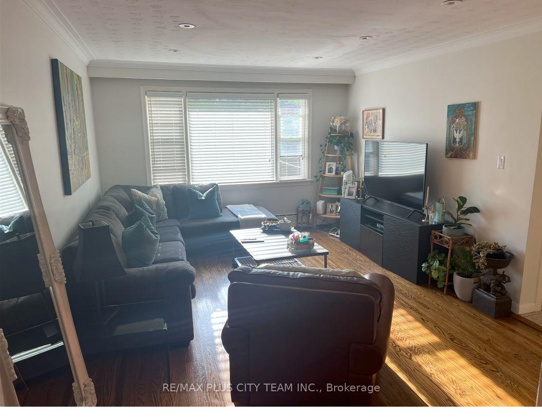 Photo 1 of Unit Unit 3, 9 Thirty Fifth Street, Etobicoke, Long Branch — HOMEH