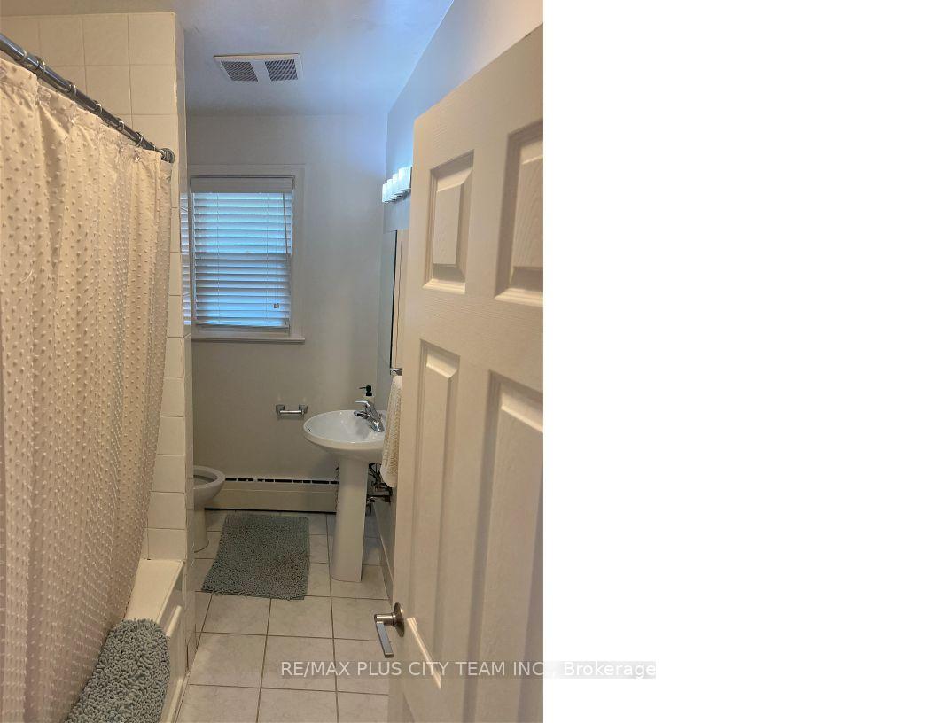 Photo 6 of Unit Unit 3, 9 Thirty Fifth Street, Etobicoke, Long Branch — HOMEH
