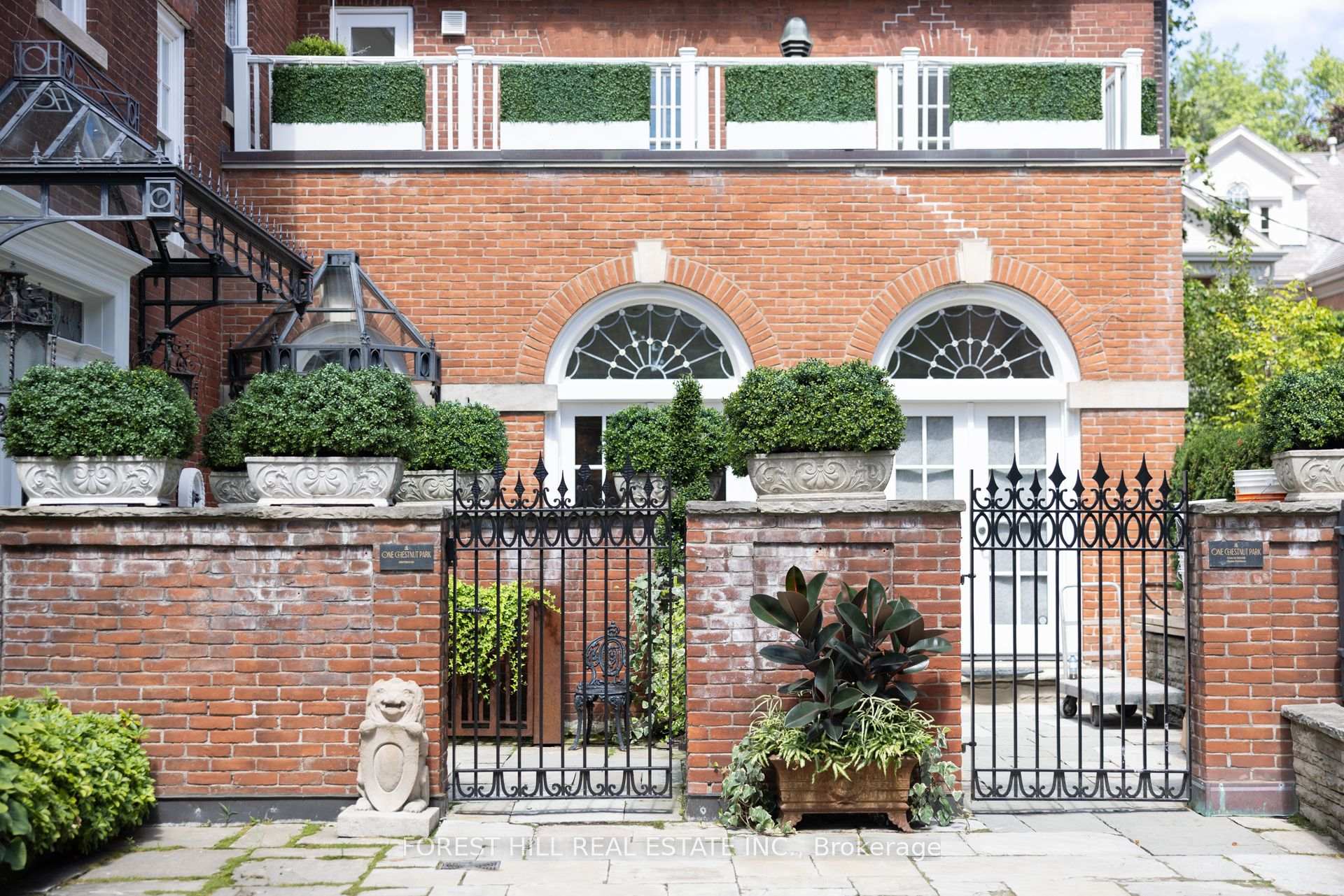 Photo 3 of Unit PH, 1 Chestnut Park, Toronto, Rosedale-Moore Park — HOMEH