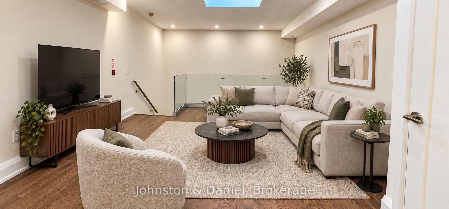 Photo 3 of Unit 301, 2579 Yonge Street, Toronto, Mount Pleasant East — HOMEH