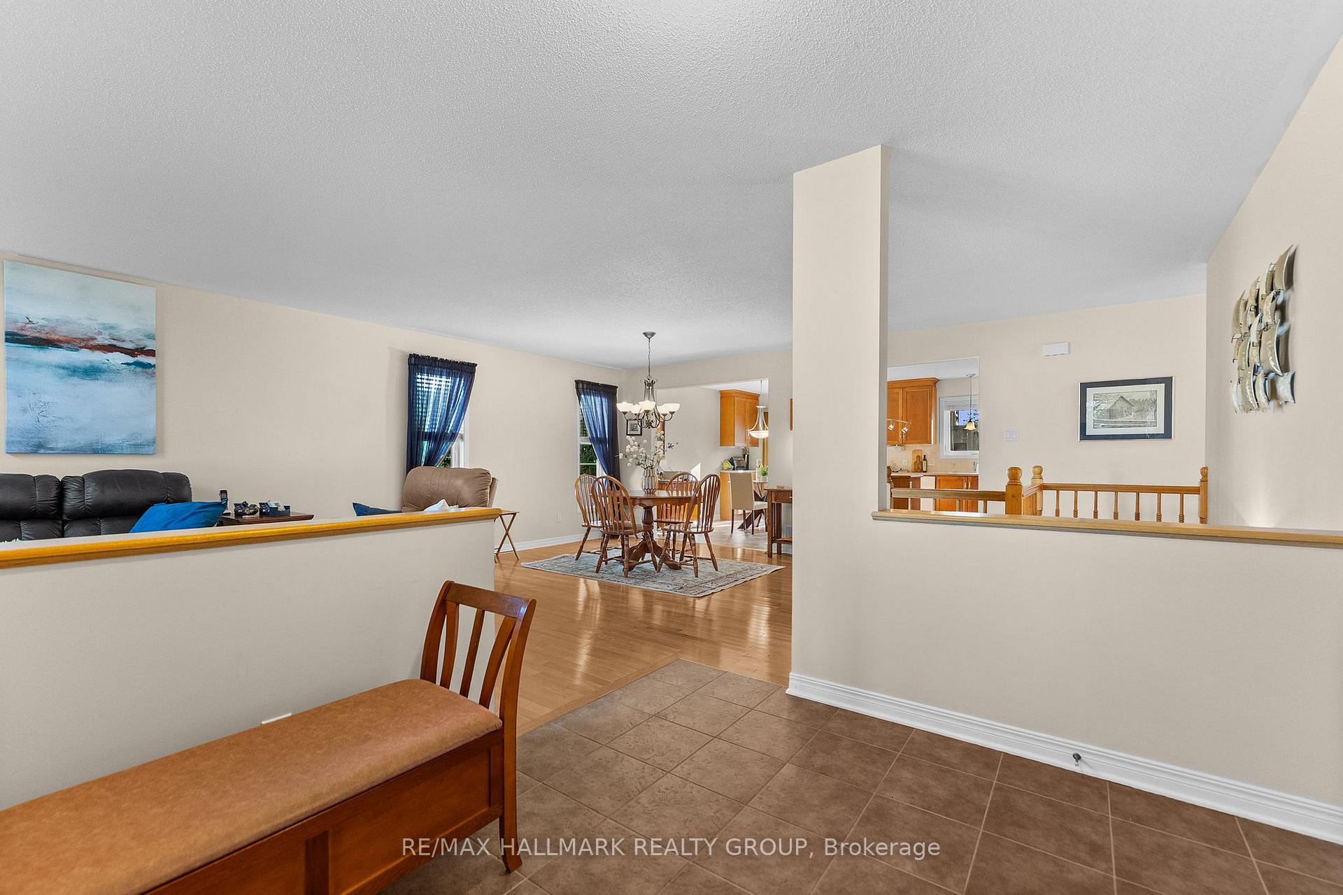 Photo 7 of 95 Lloydalex Crescent, Ottawa, Stittsville (North) — HOMEH