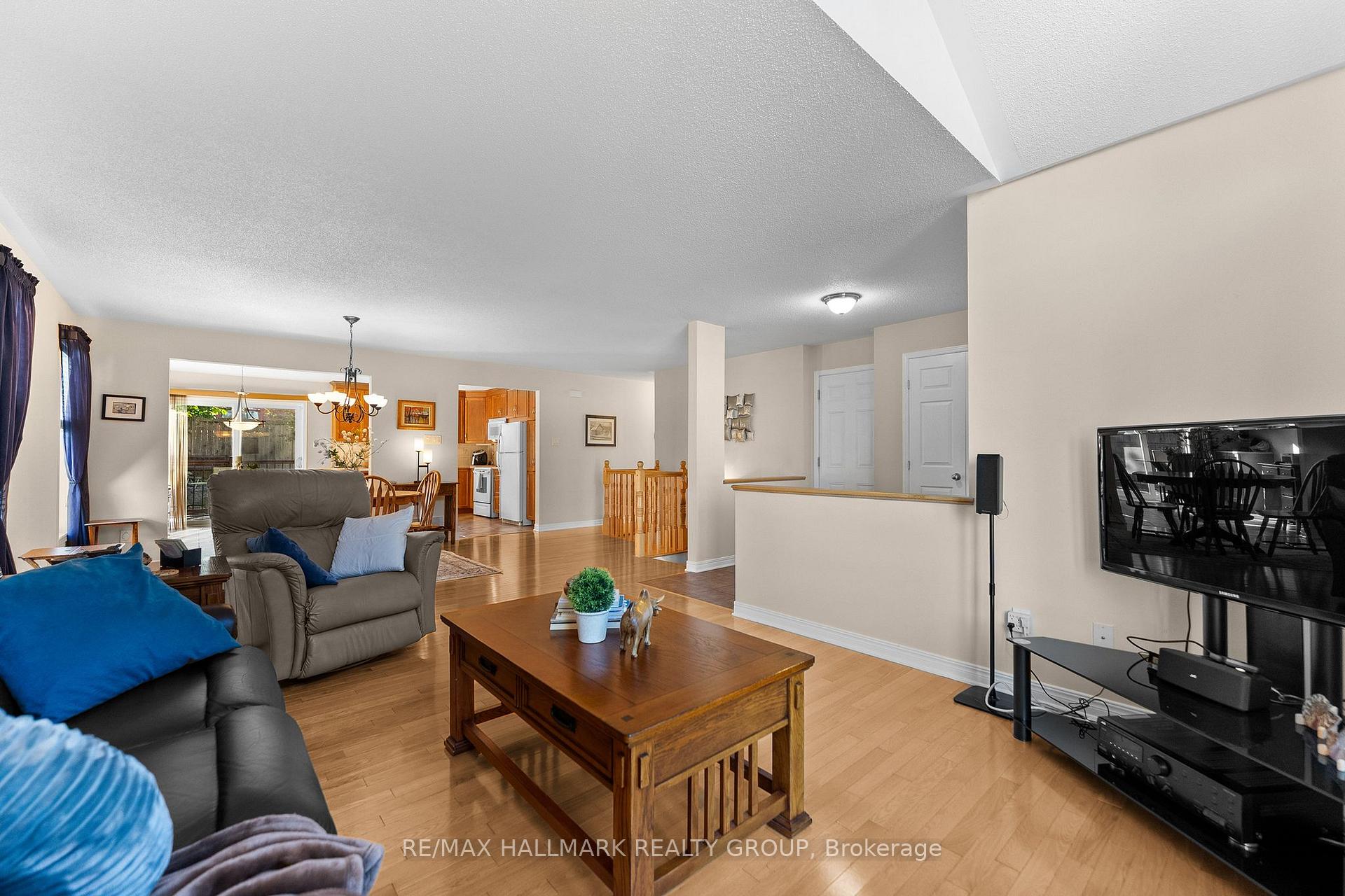 Photo 10 of 95 Lloydalex Crescent, Ottawa, Stittsville (North) — HOMEH