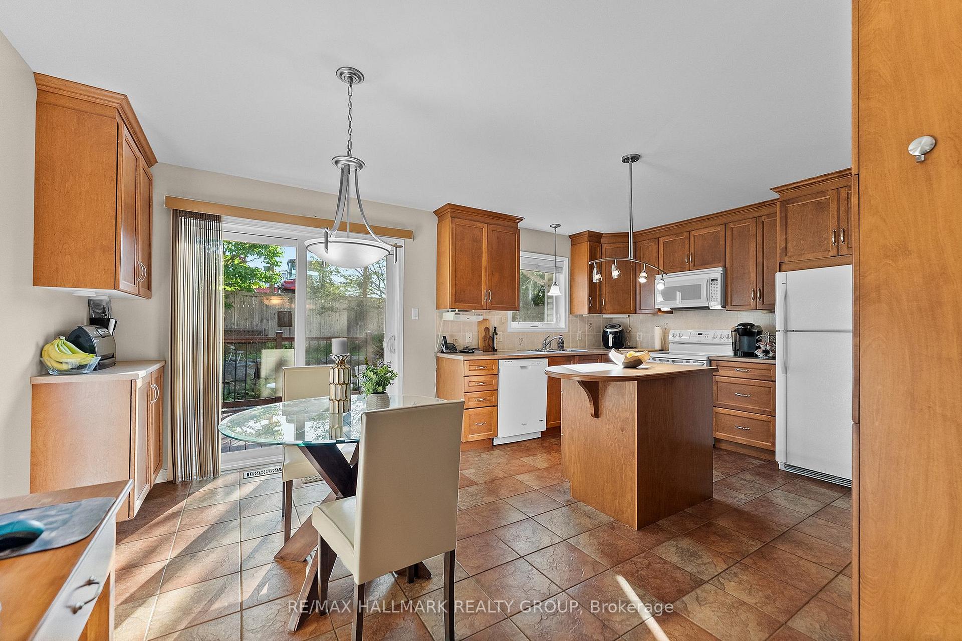 Photo 13 of 95 Lloydalex Crescent, Ottawa, Stittsville (North) — HOMEH
