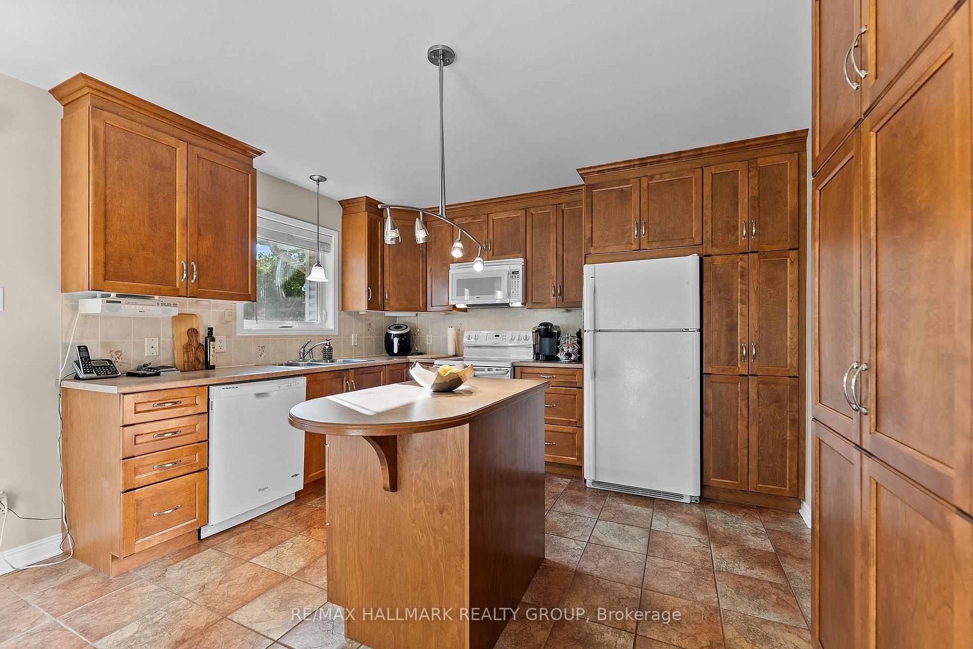 Photo 14 of 95 Lloydalex Crescent, Ottawa, Stittsville (North) — HOMEH