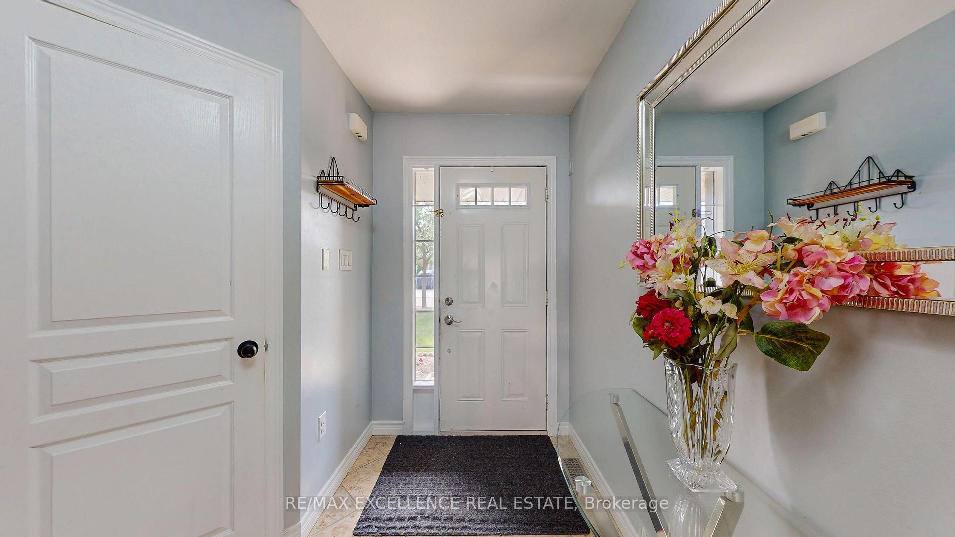 Photo 3 of 4875 Adam Court, Lincoln, Beamsville — HOMEH