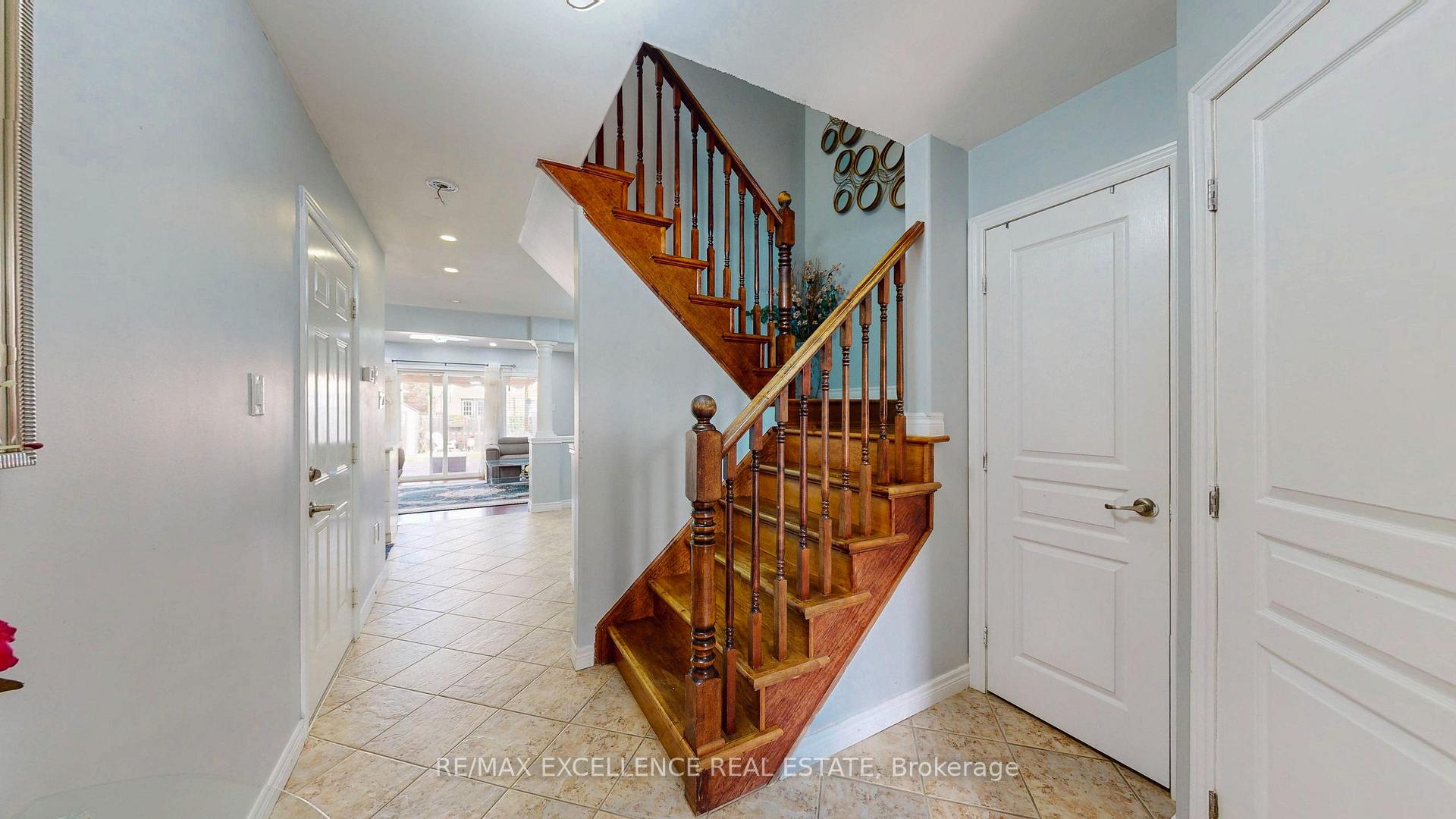 Photo 4 of 4875 Adam Court, Lincoln, Beamsville — HOMEH