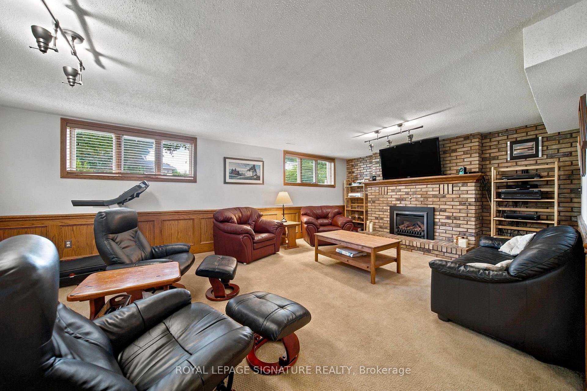 Photo 23 of 30 Andrew Street, Brant, South Dumfries — HOMEH