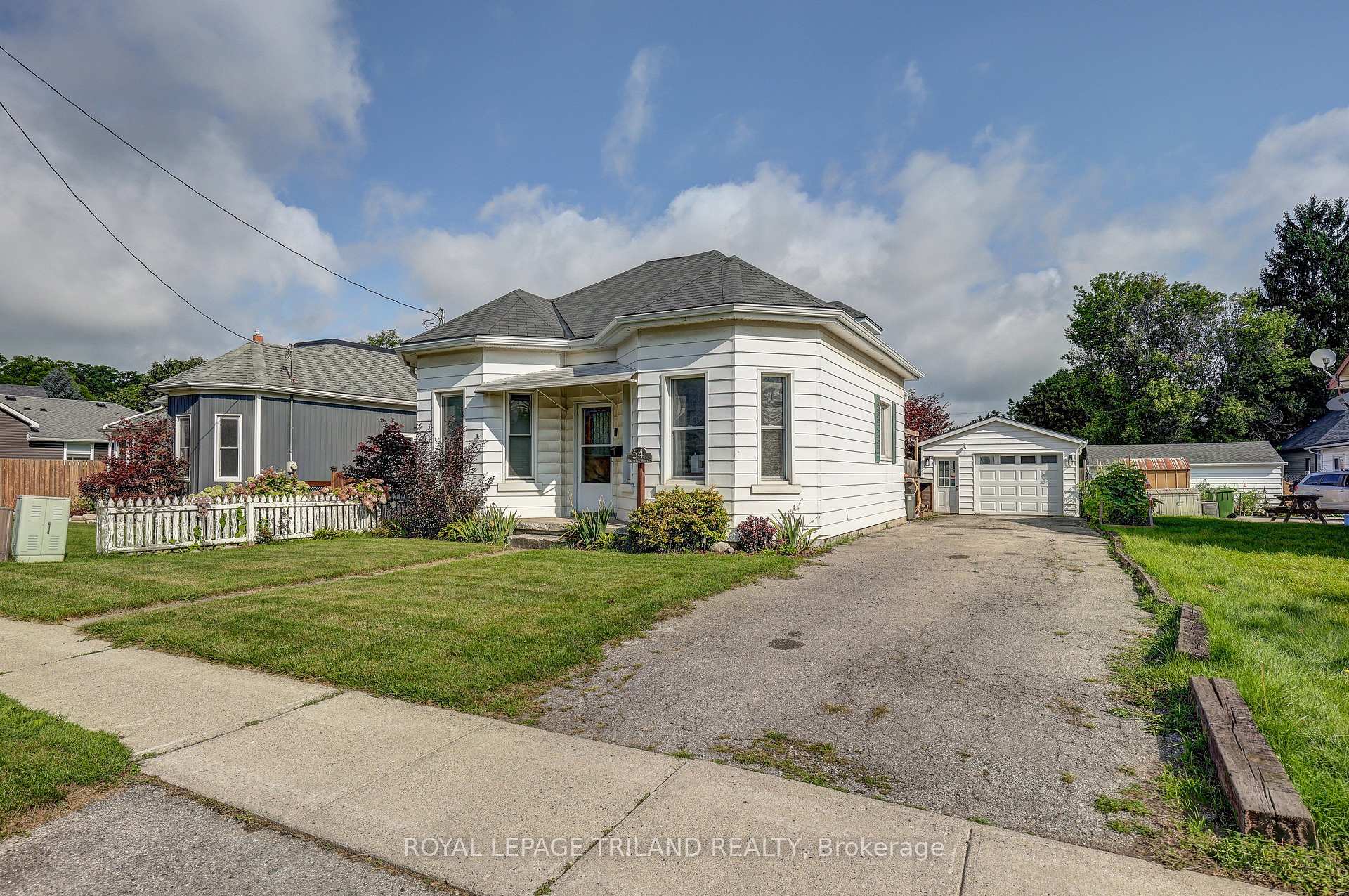 Photo 2 of 54 Barwick Street, St. Thomas — HOMEH