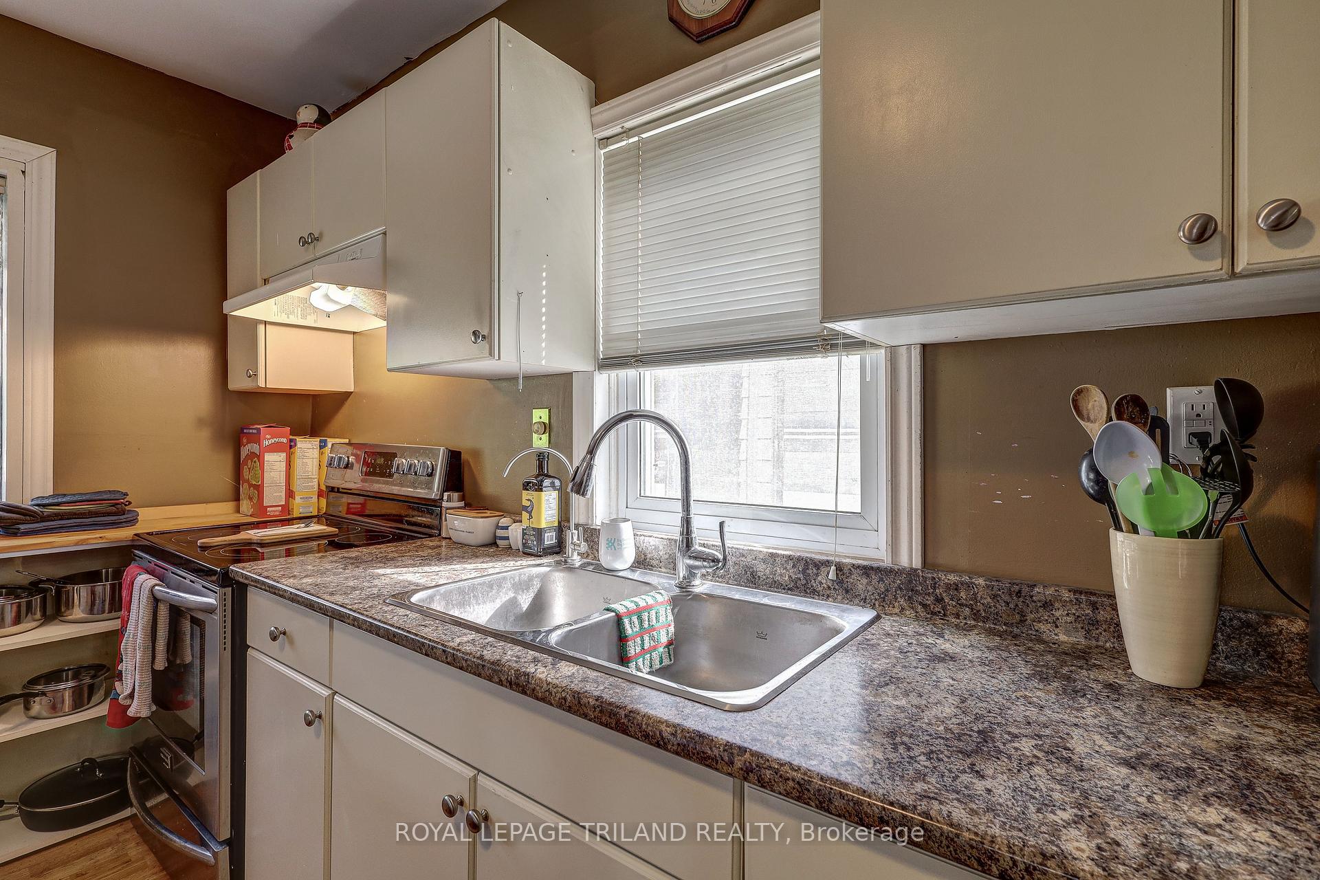 Photo 36 of 54 Barwick Street, St. Thomas — HOMEH