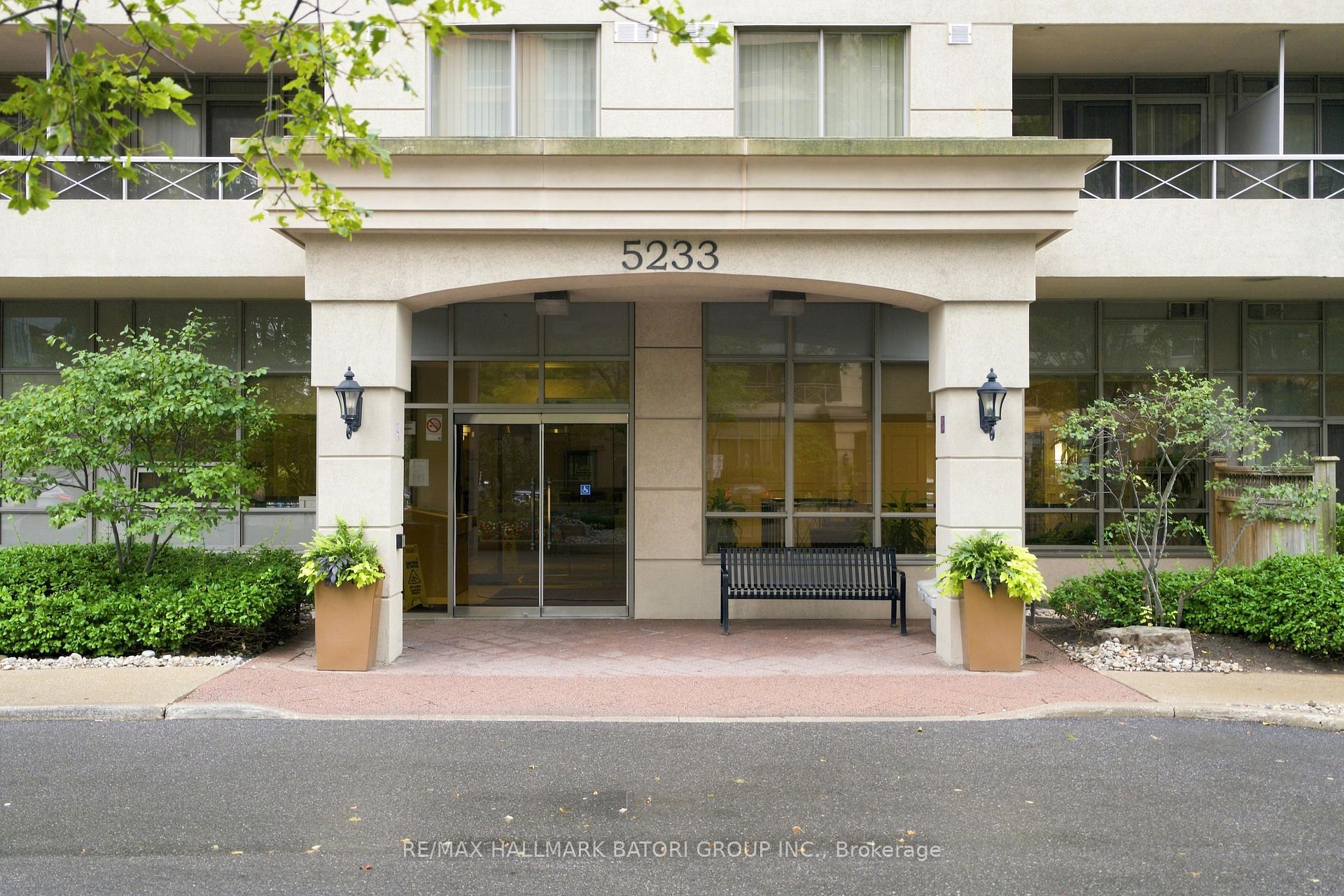 Photo of Unit 316, 5233 Dundas Street W