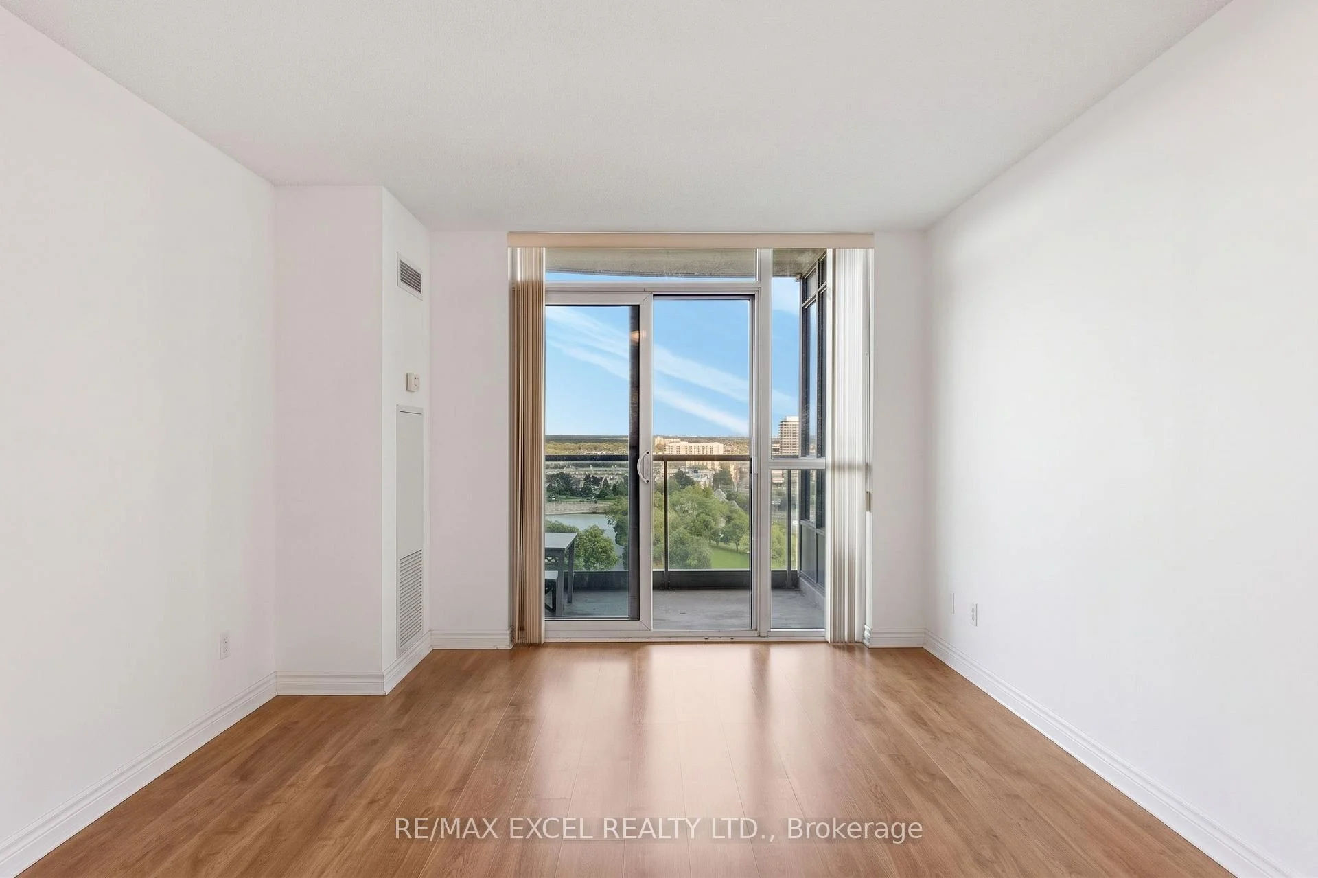 Photo 16 of Unit 1627, 33 Cox Boulevard, Markham, Unionville — HOMEH