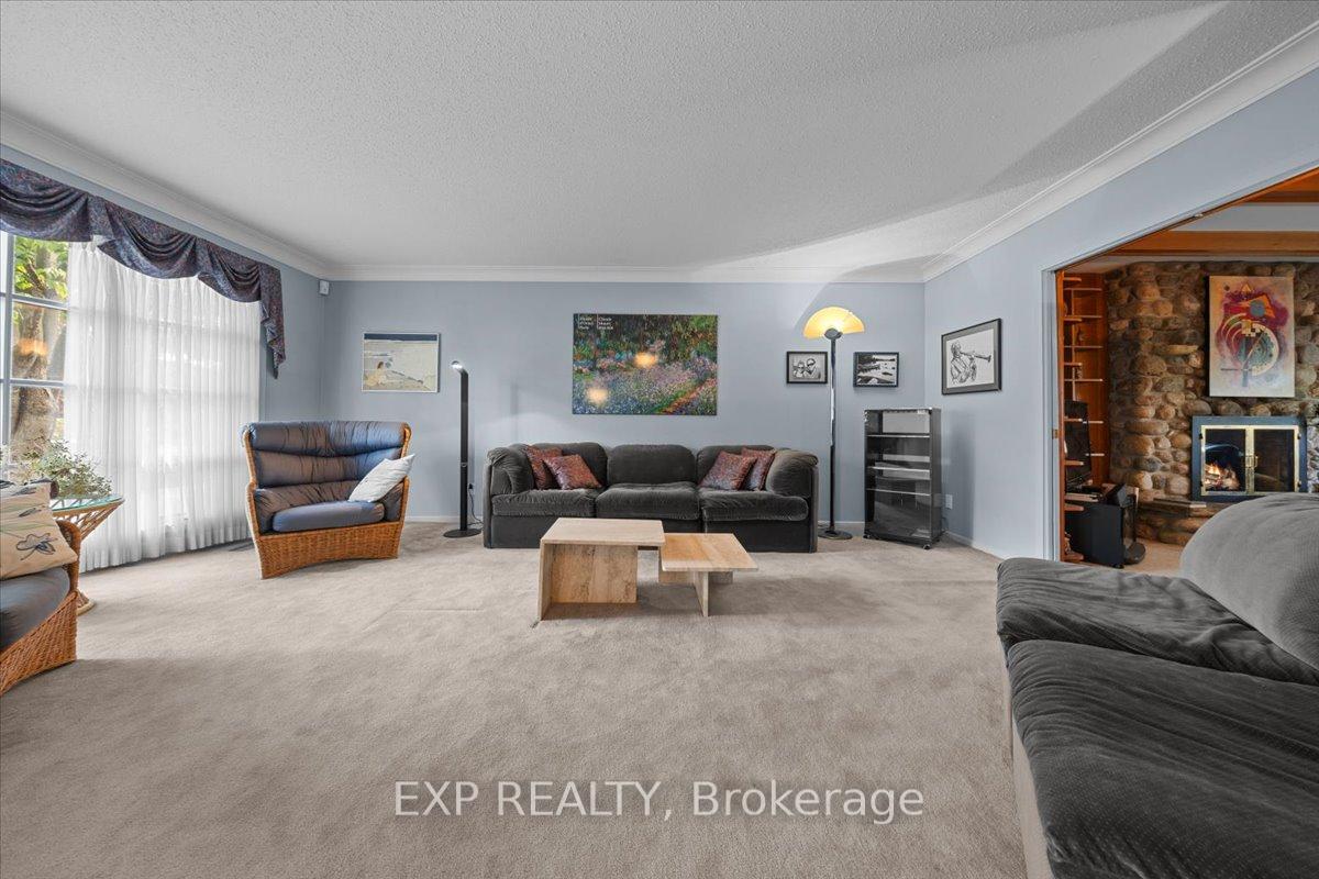 Photo 5 of 899 Dresden Crescent, Ottawa, Whitehaven — HOMEH