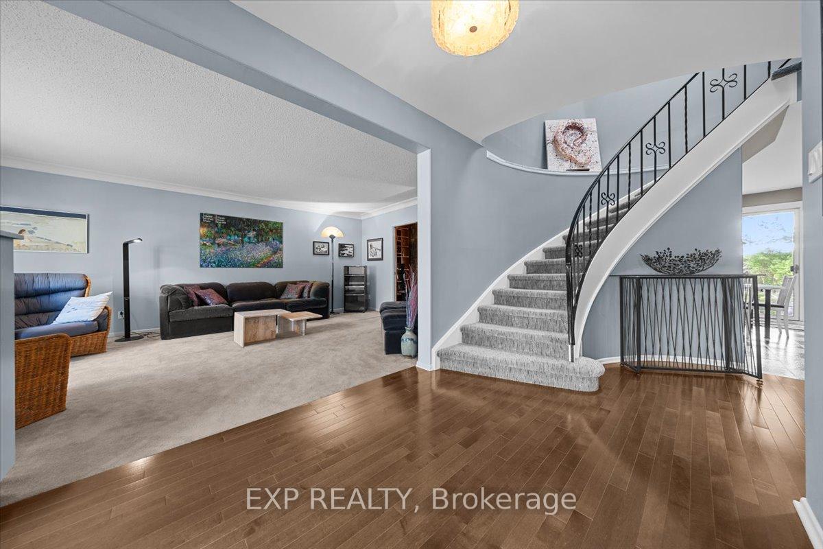 Photo 6 of 899 Dresden Crescent, Ottawa, Whitehaven — HOMEH
