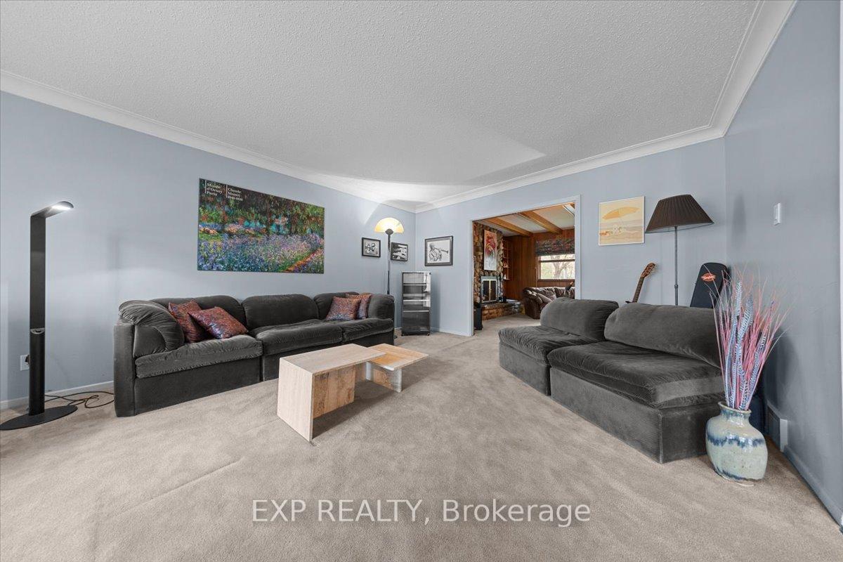 Photo 7 of 899 Dresden Crescent, Ottawa, Whitehaven — HOMEH