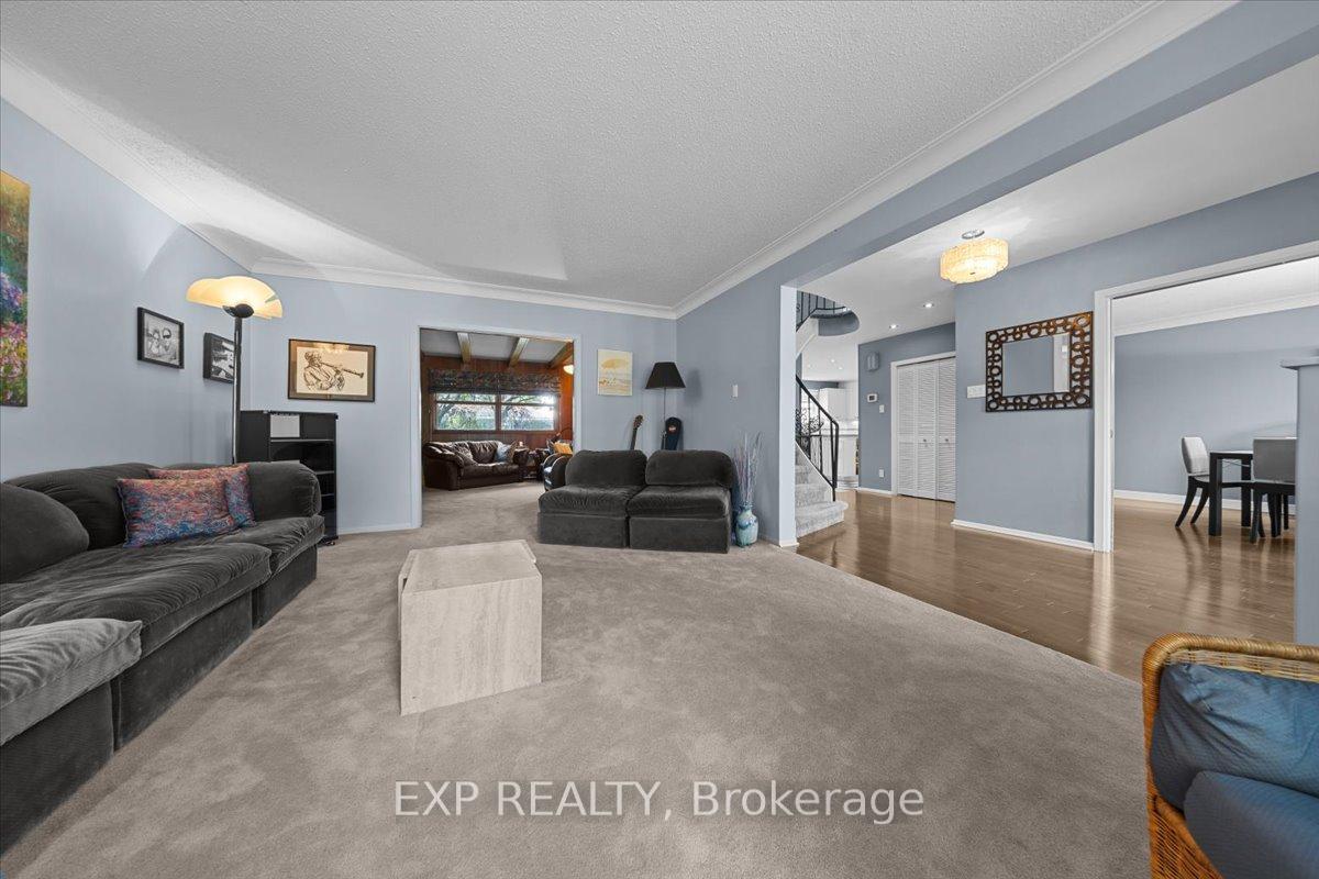 Photo 8 of 899 Dresden Crescent, Ottawa, Whitehaven — HOMEH