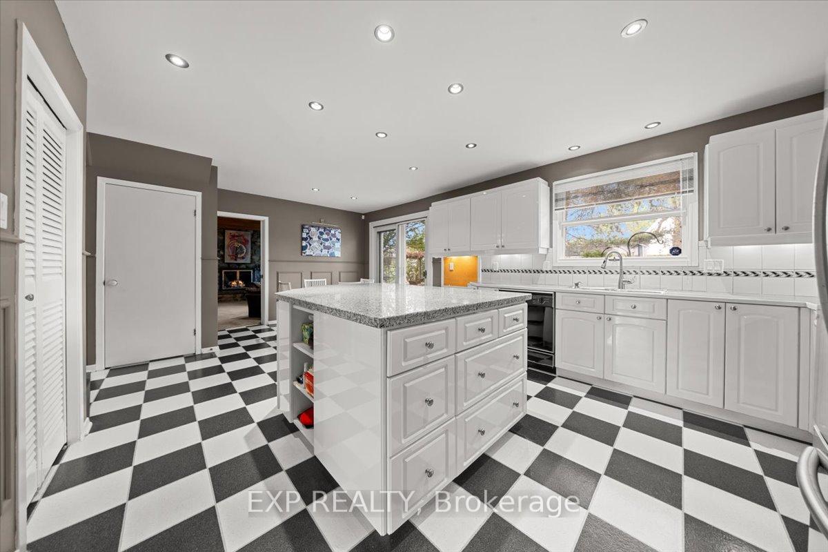Photo 11 of 899 Dresden Crescent, Ottawa, Whitehaven — HOMEH