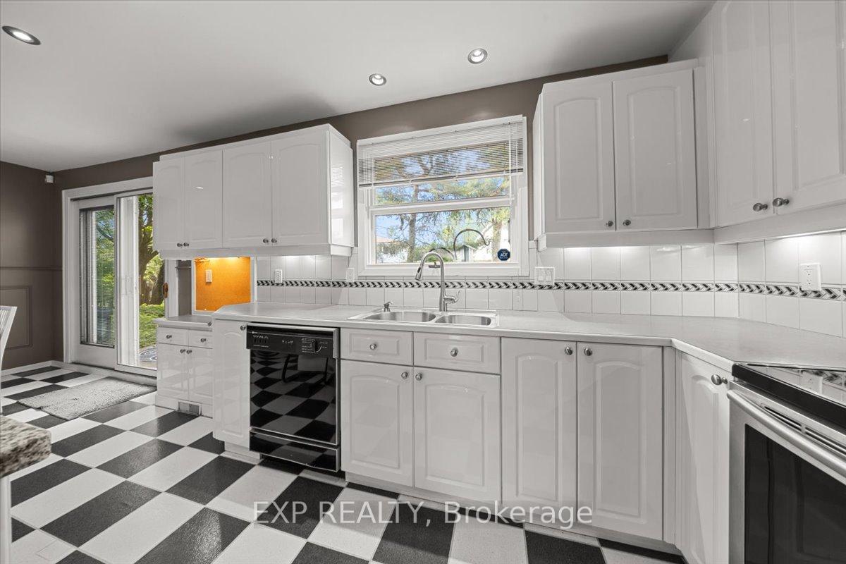 Photo 12 of 899 Dresden Crescent, Ottawa, Whitehaven — HOMEH