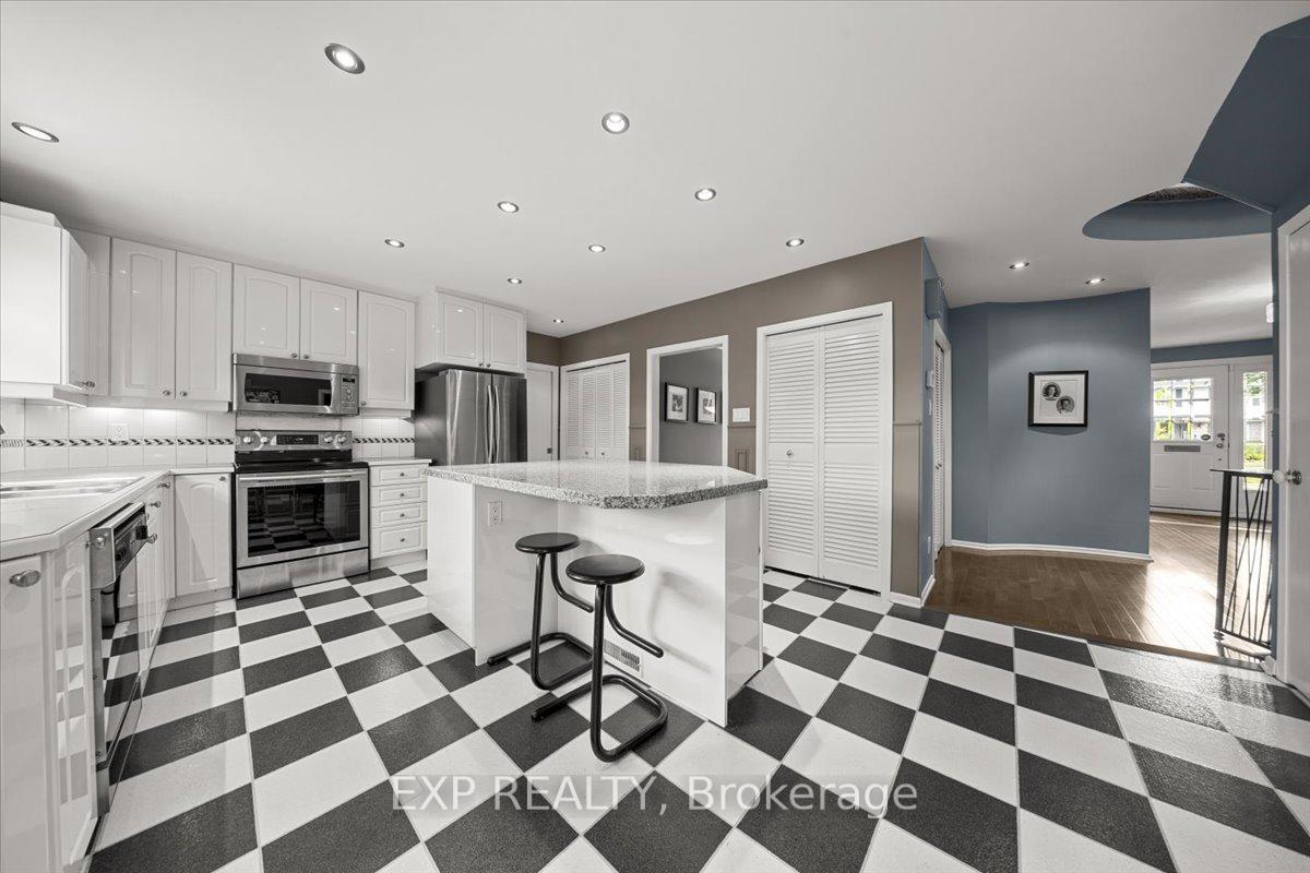 Photo 15 of 899 Dresden Crescent, Ottawa, Whitehaven — HOMEH