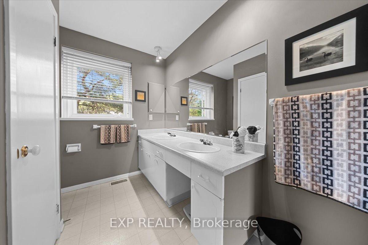 Photo 20 of 899 Dresden Crescent, Ottawa, Whitehaven — HOMEH