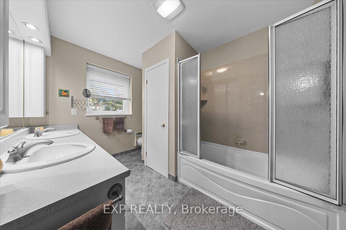 Photo 29 of 899 Dresden Crescent, Ottawa, Whitehaven — HOMEH