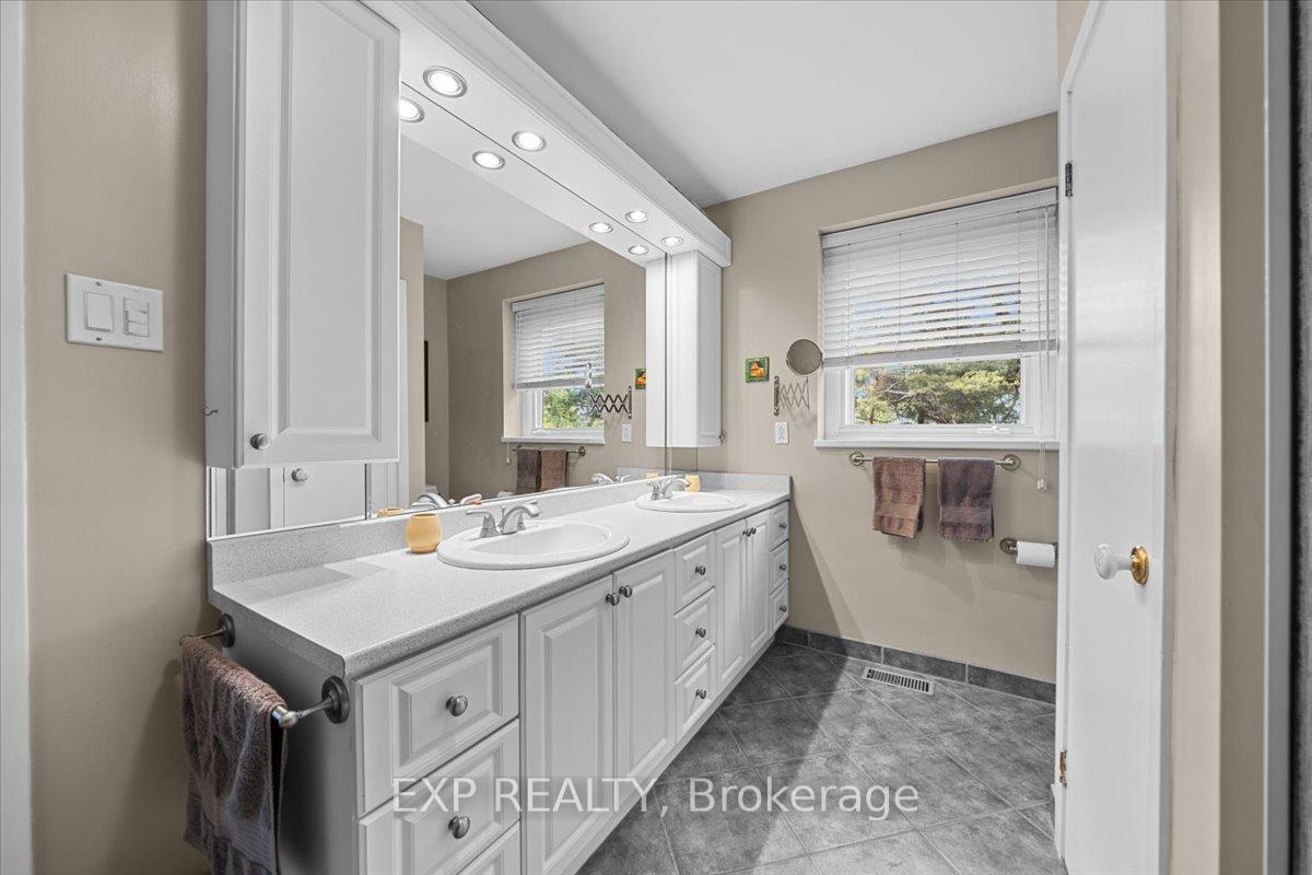 Photo 30 of 899 Dresden Crescent, Ottawa, Whitehaven — HOMEH